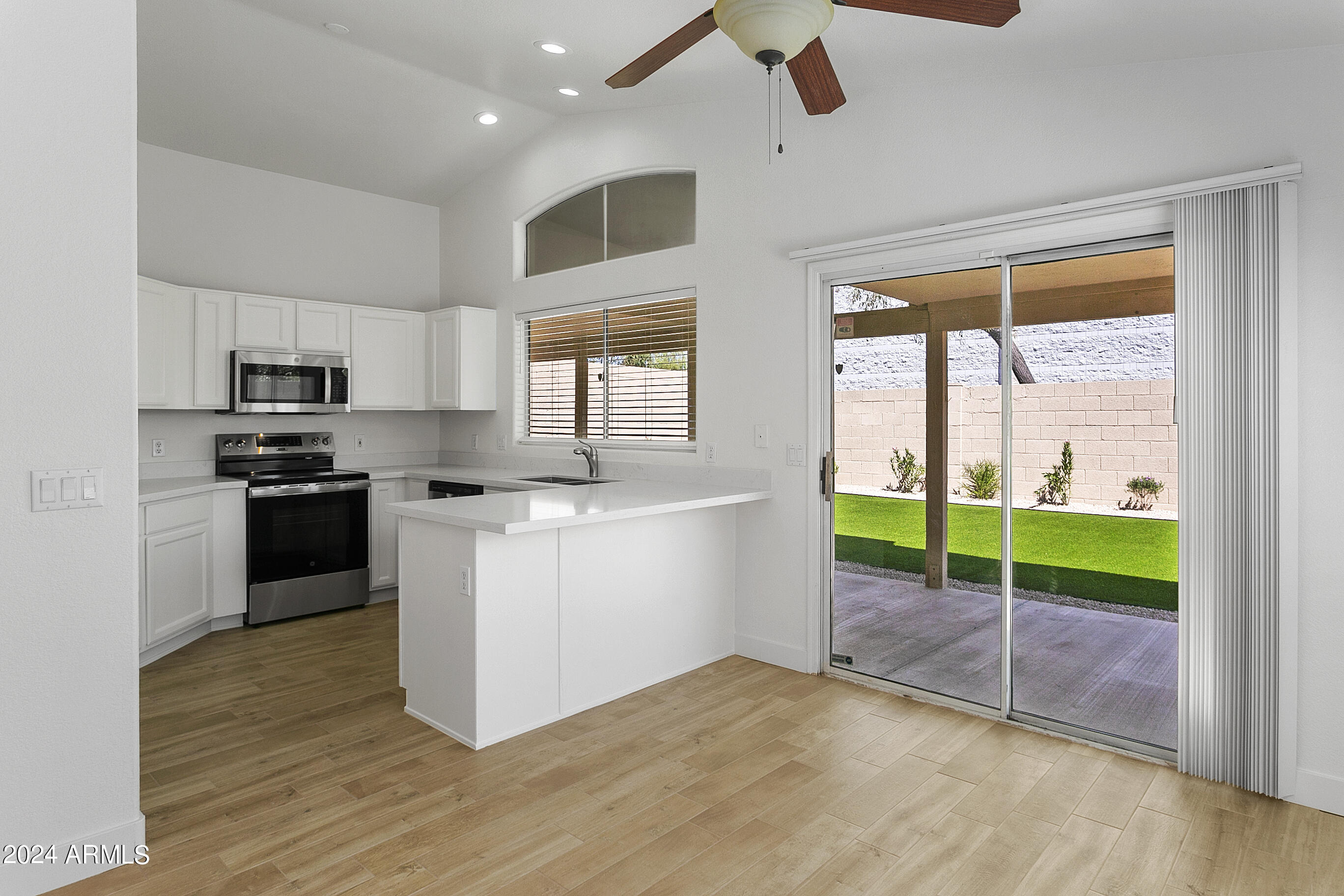 3212 E LAUREL Lane