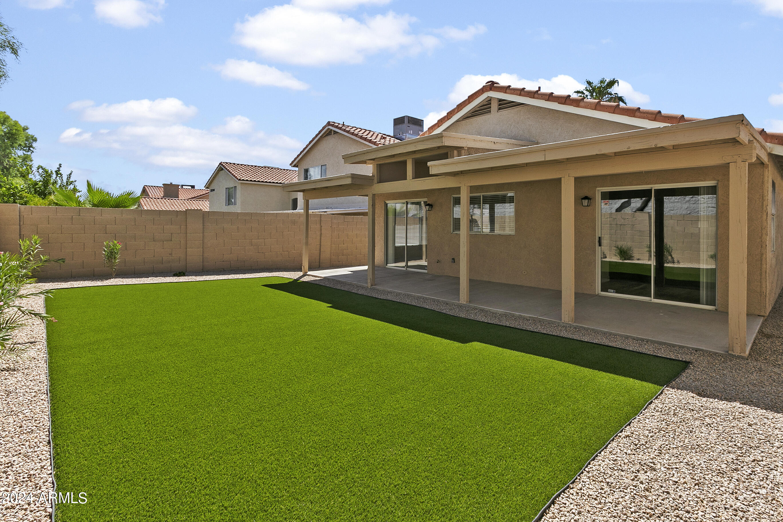 3212 E LAUREL Lane