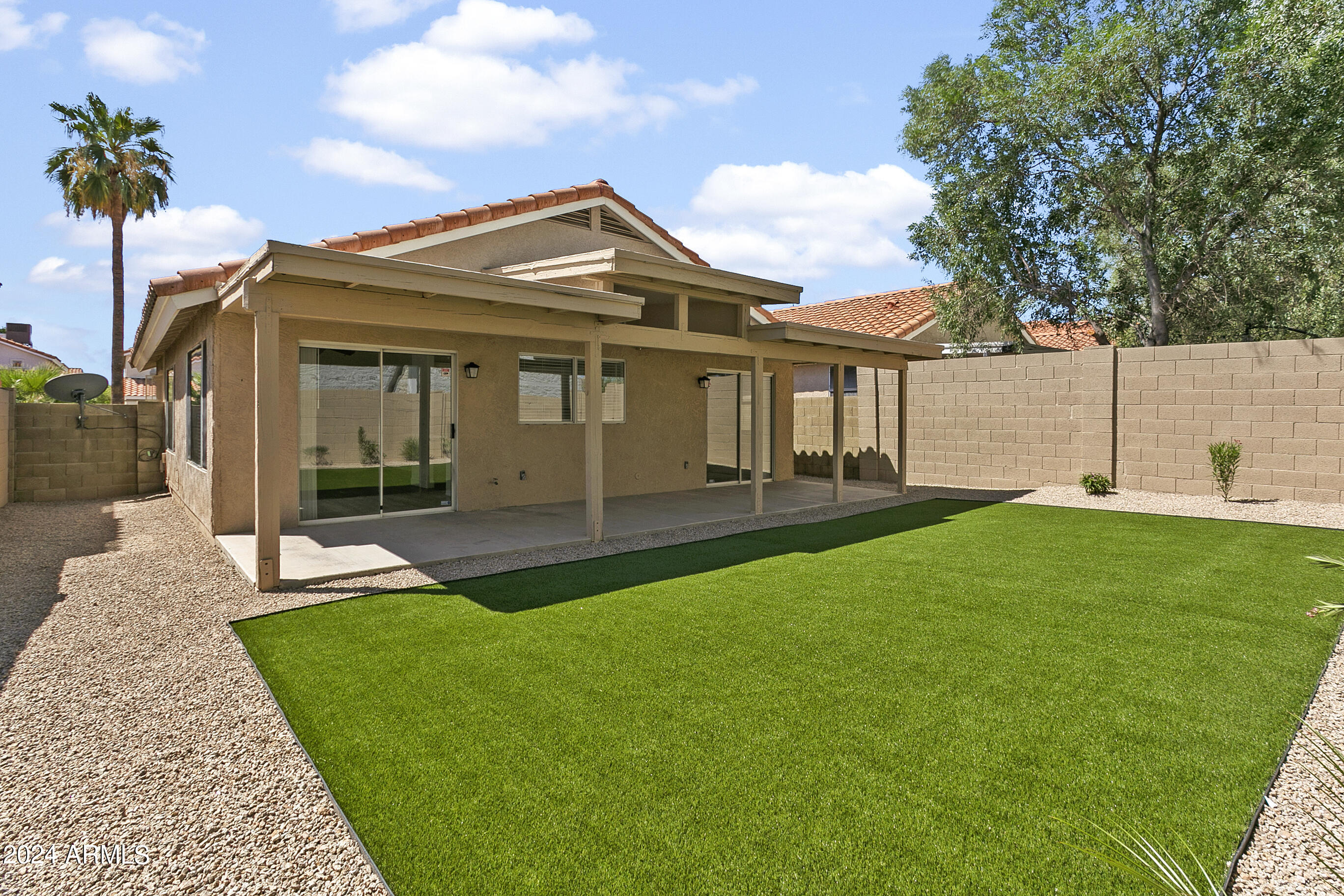 3212 E LAUREL Lane