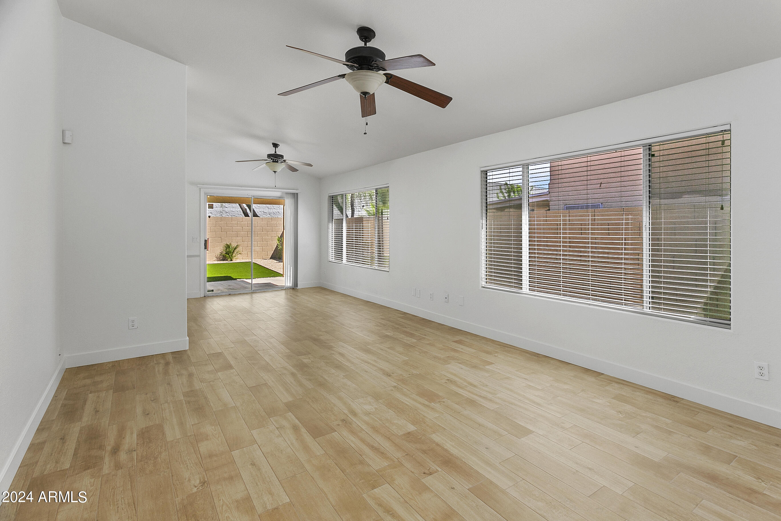 3212 E LAUREL Lane