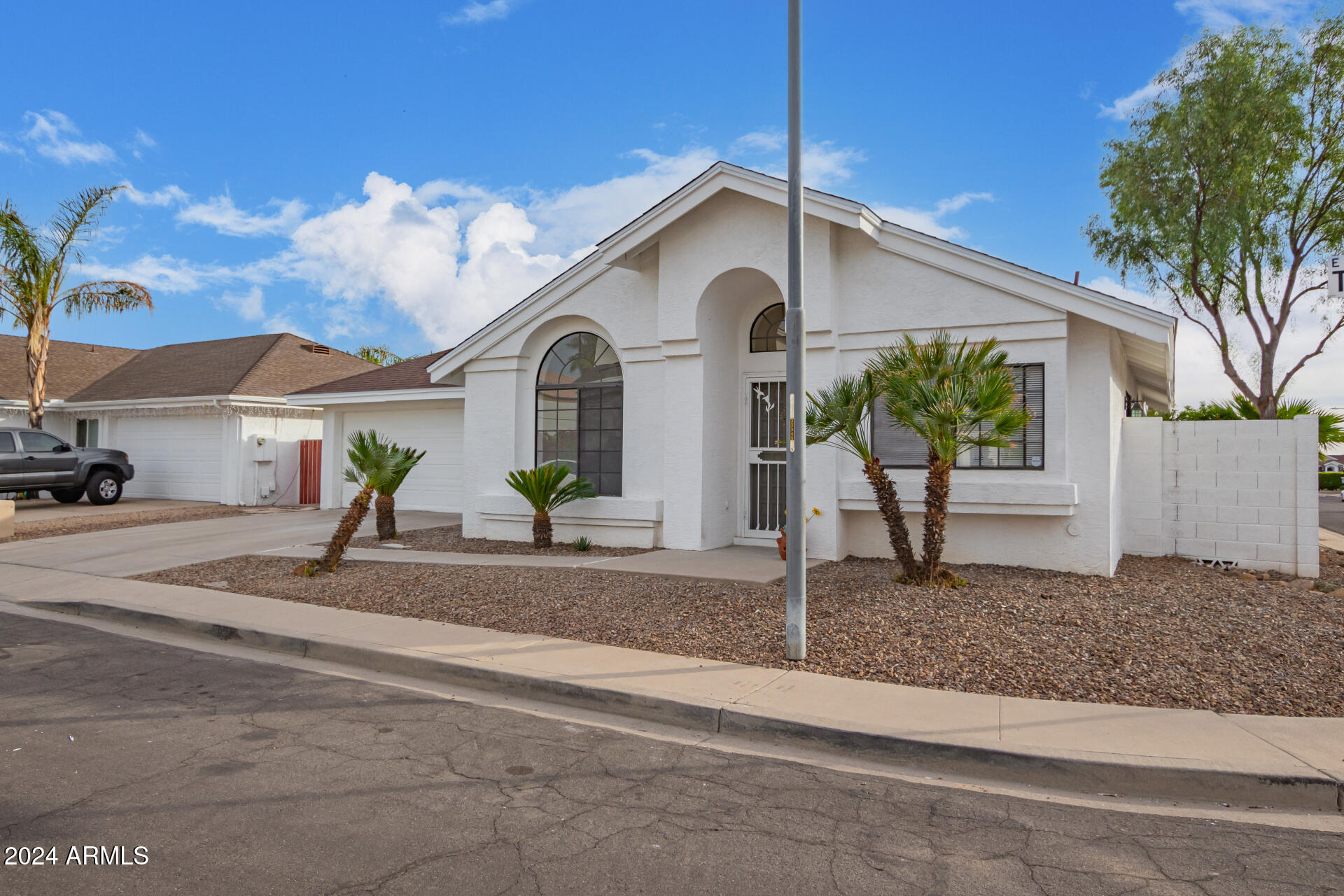 3223 E TOPEKA Drive