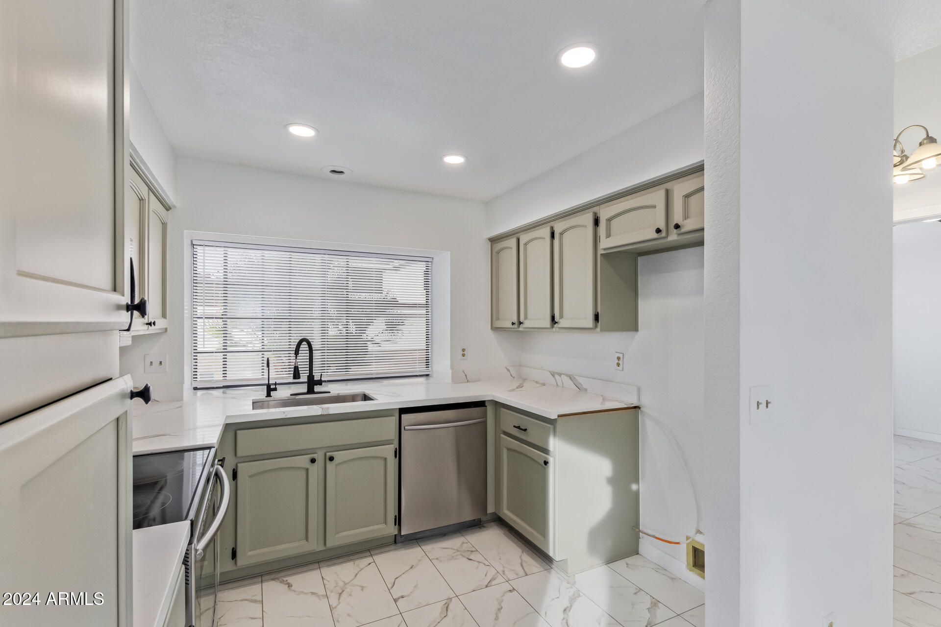 3223 E TOPEKA Drive