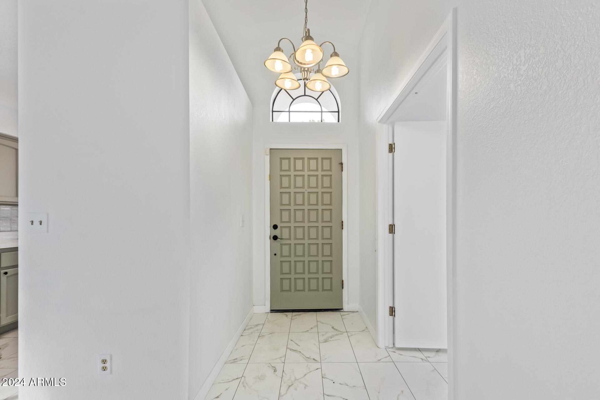 3223 E TOPEKA Drive