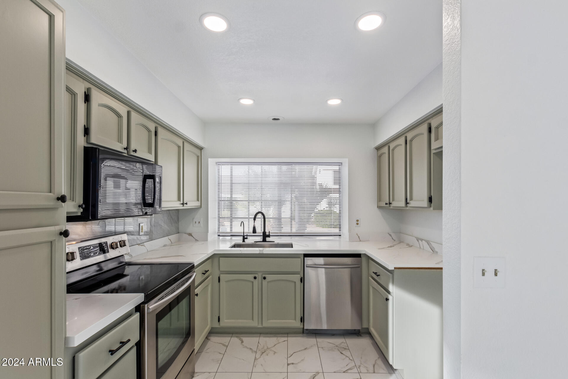 3223 E TOPEKA Drive