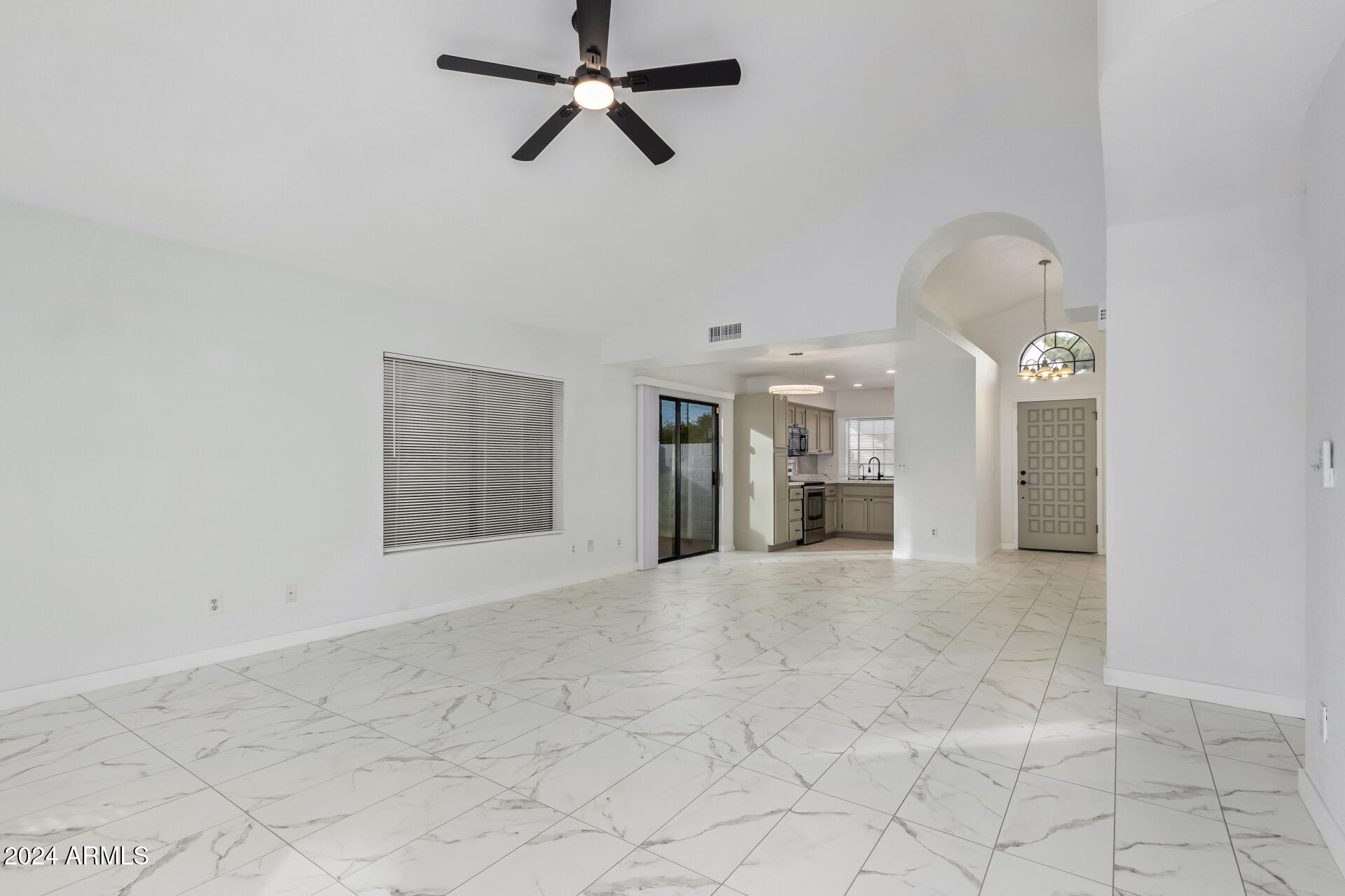 3223 E TOPEKA Drive