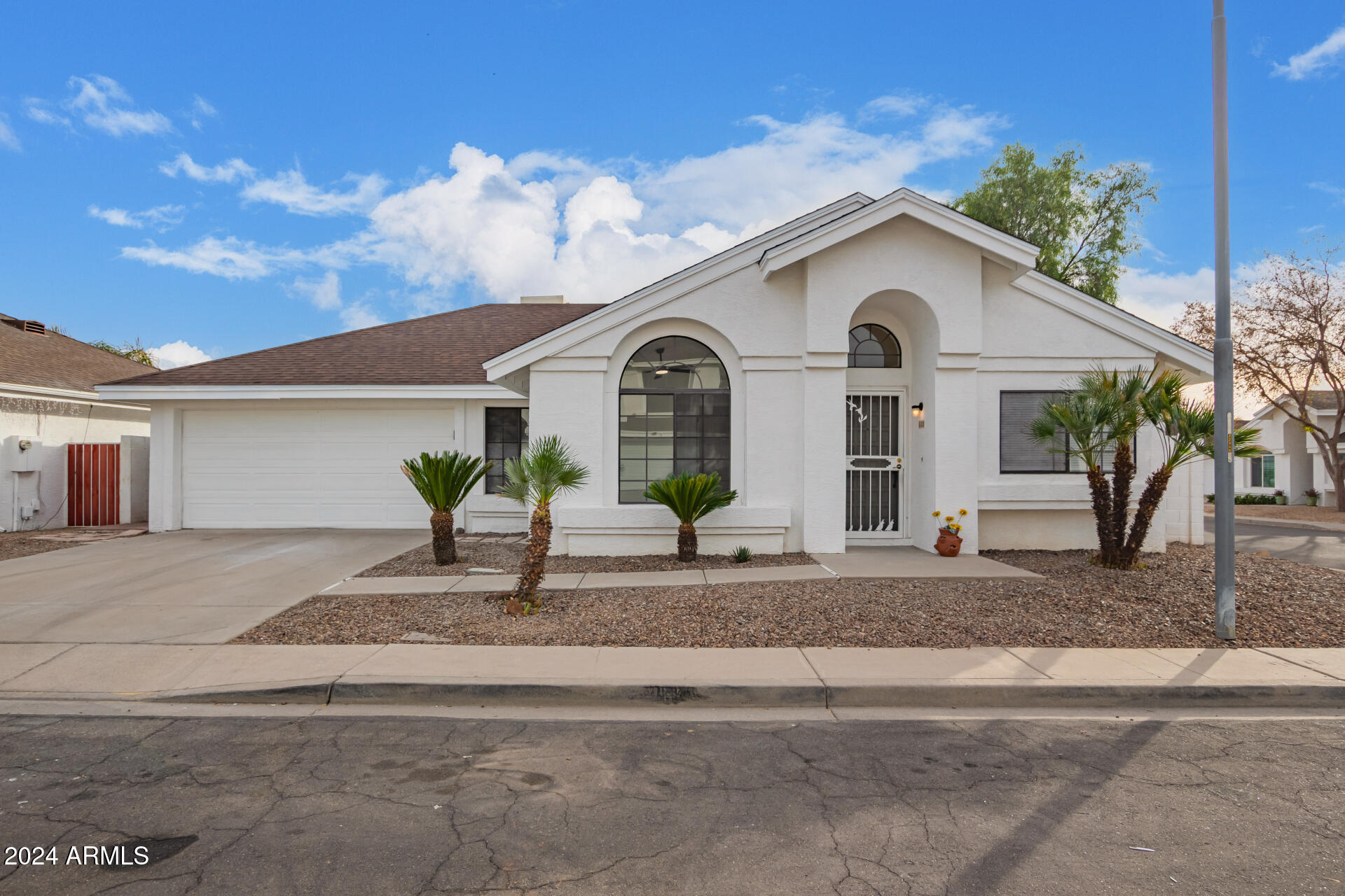 3223 E TOPEKA Drive