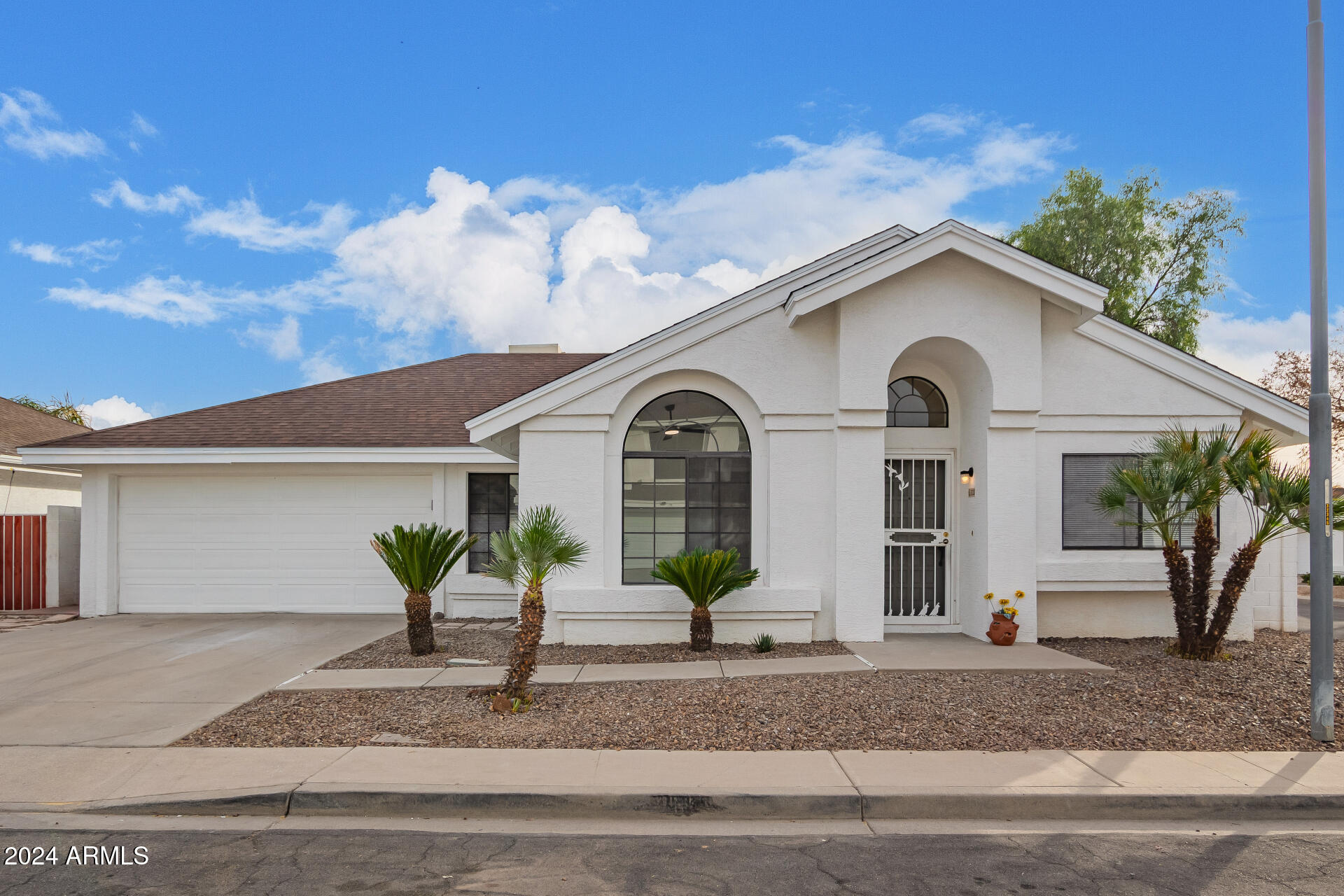 3223 E TOPEKA Drive