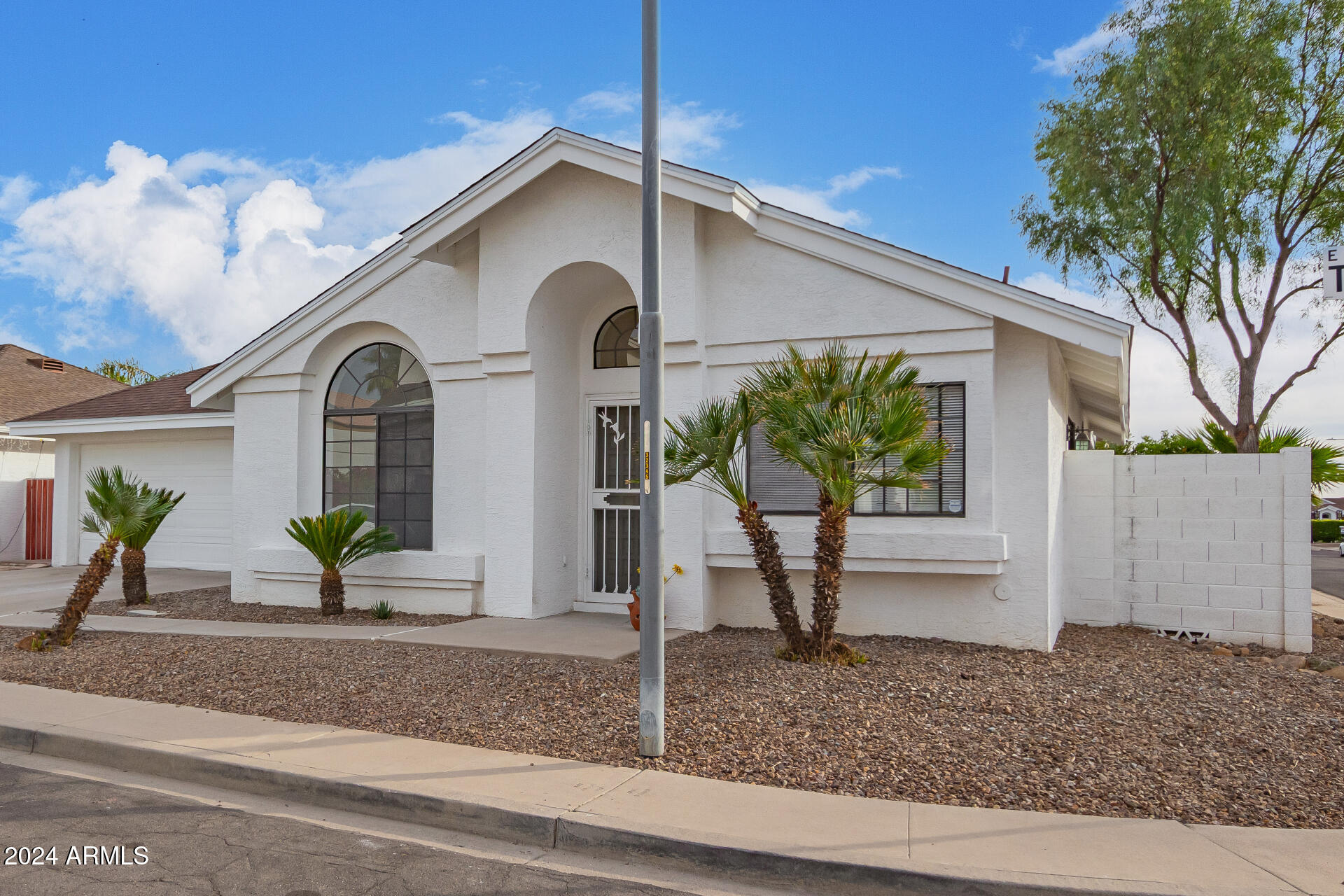 3223 E TOPEKA Drive