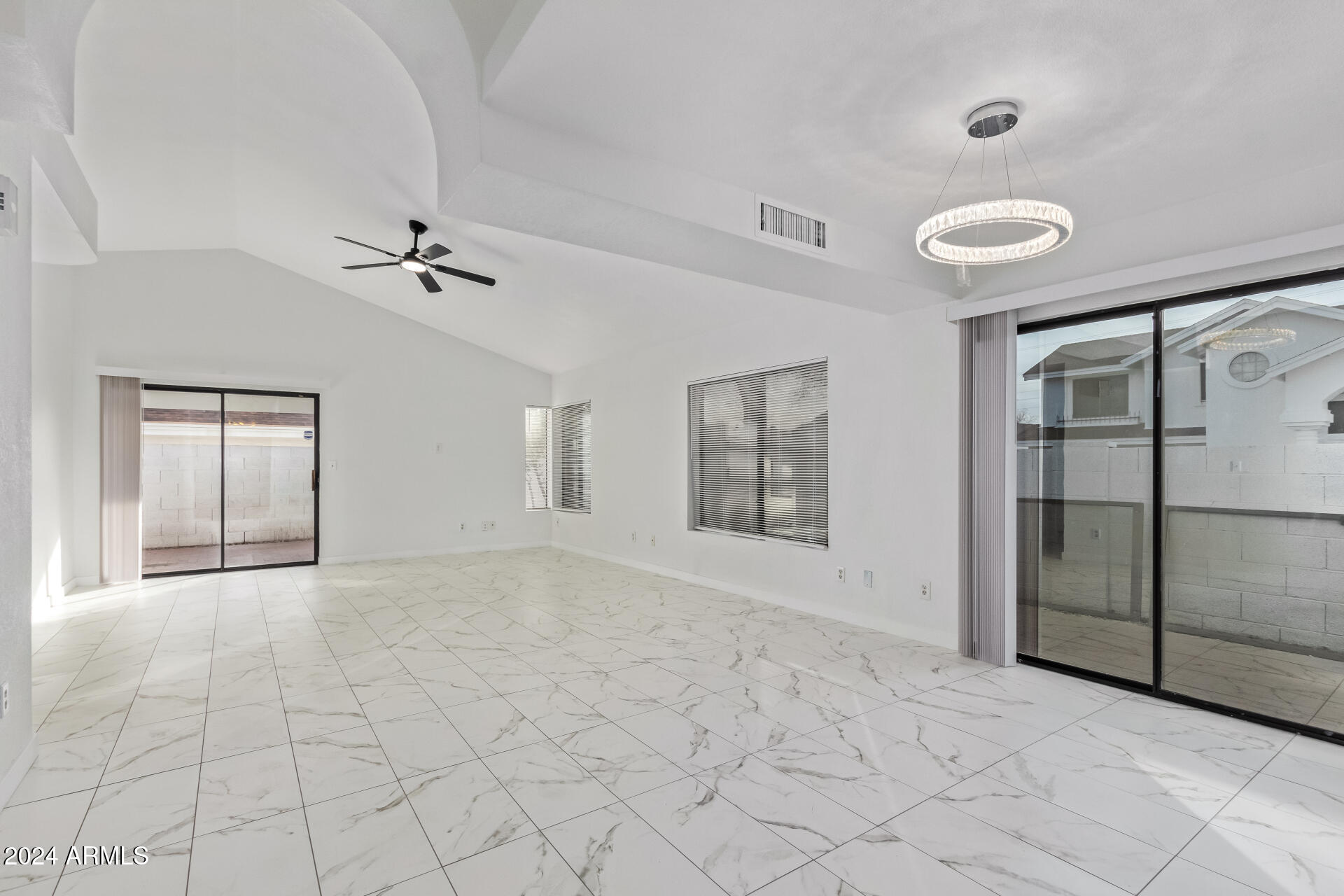 3223 E TOPEKA Drive