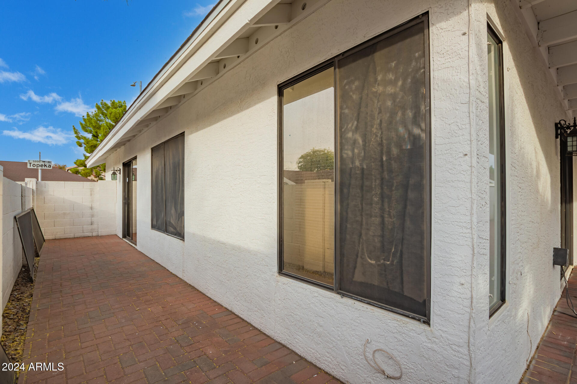 3223 E TOPEKA Drive