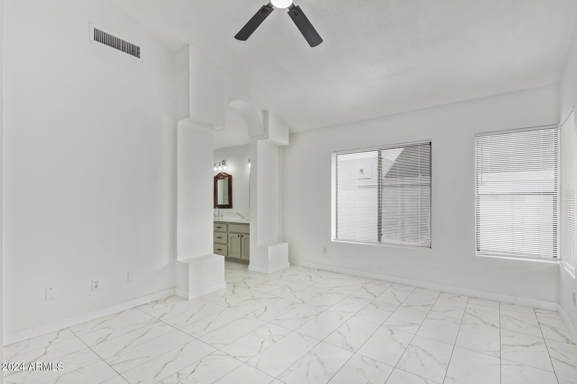 3223 E TOPEKA Drive
