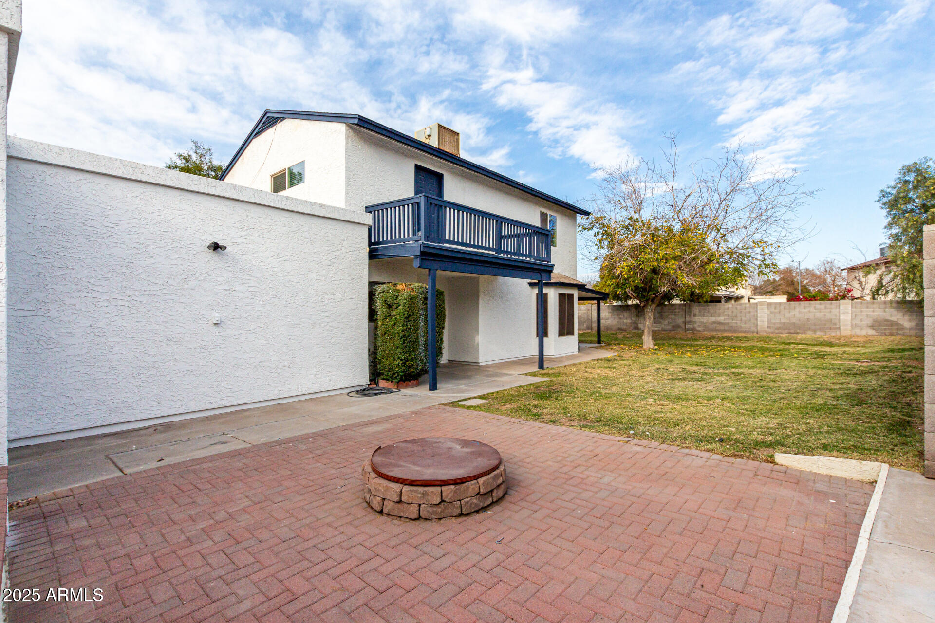 1506 E TOPEKA Drive