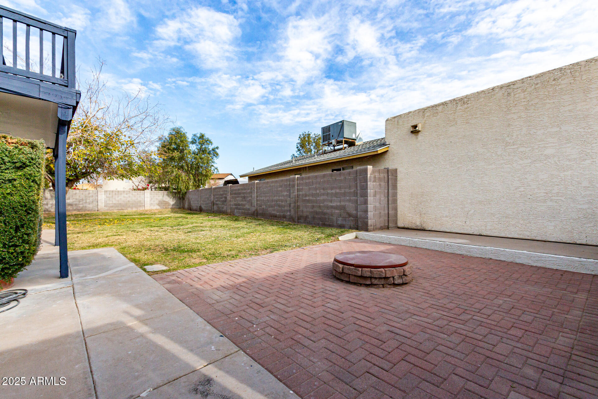 1506 E TOPEKA Drive