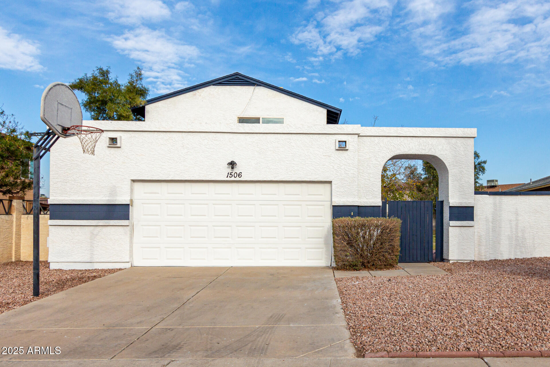 1506 E TOPEKA Drive