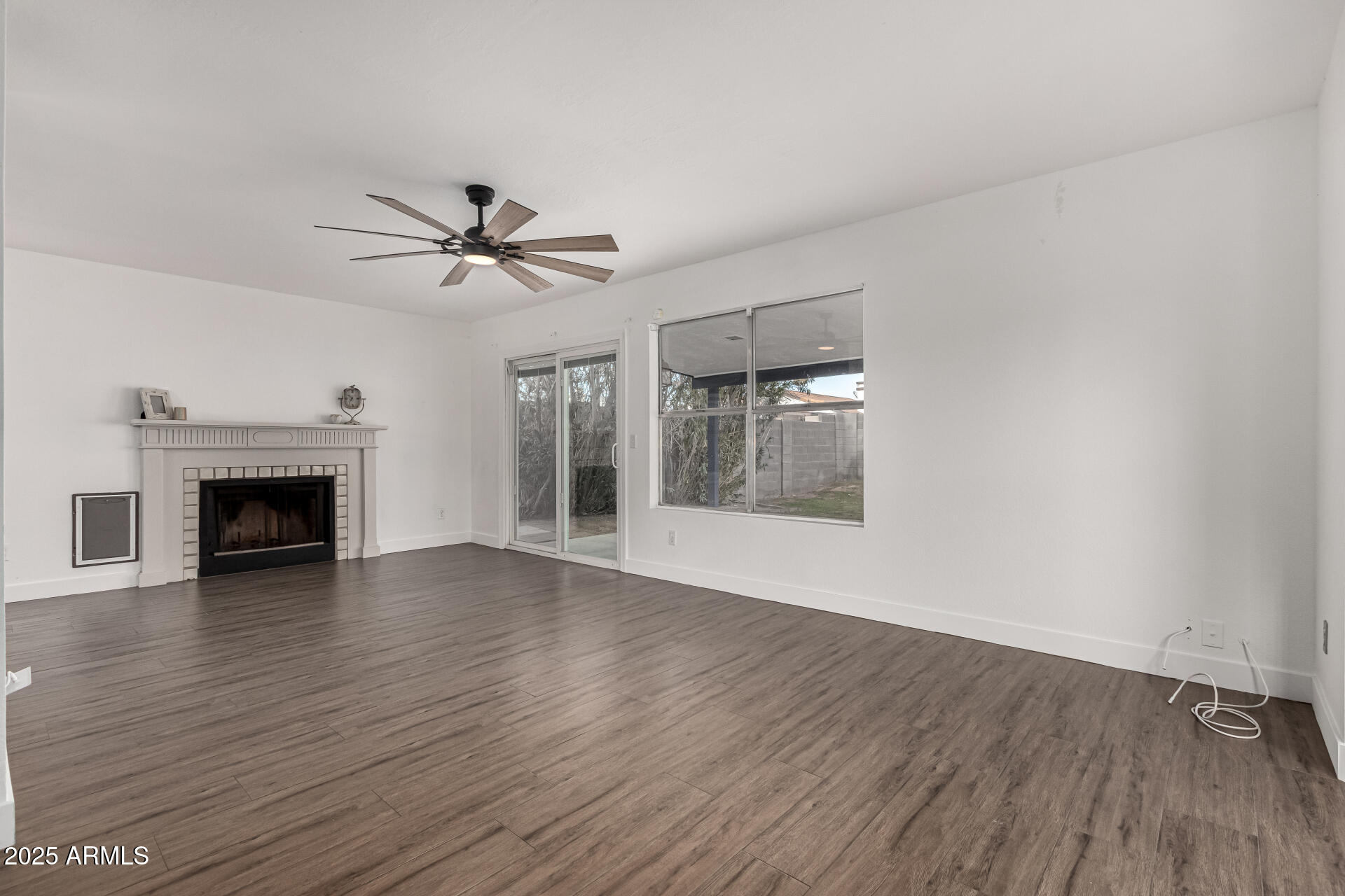 1506 E TOPEKA Drive