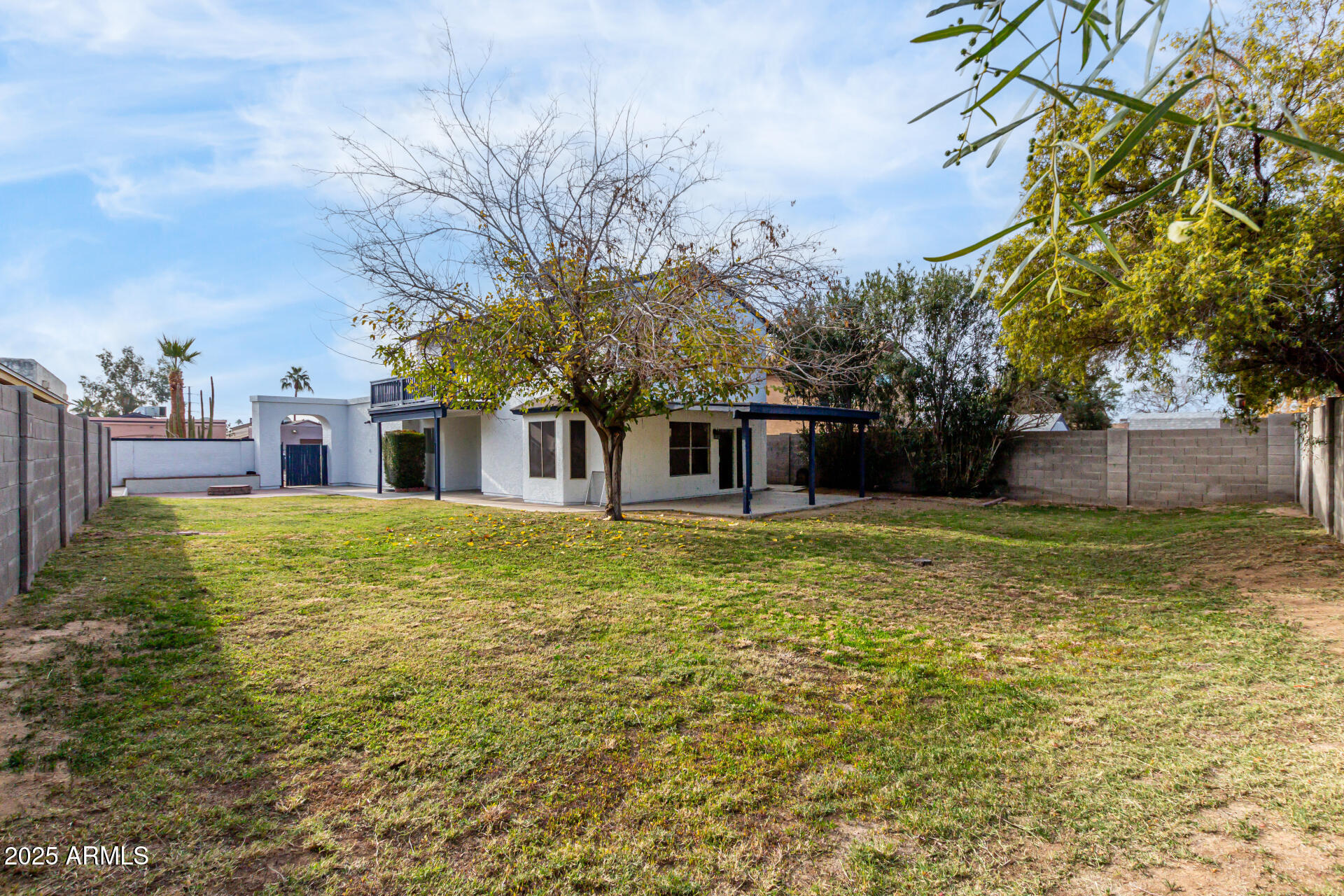 1506 E TOPEKA Drive