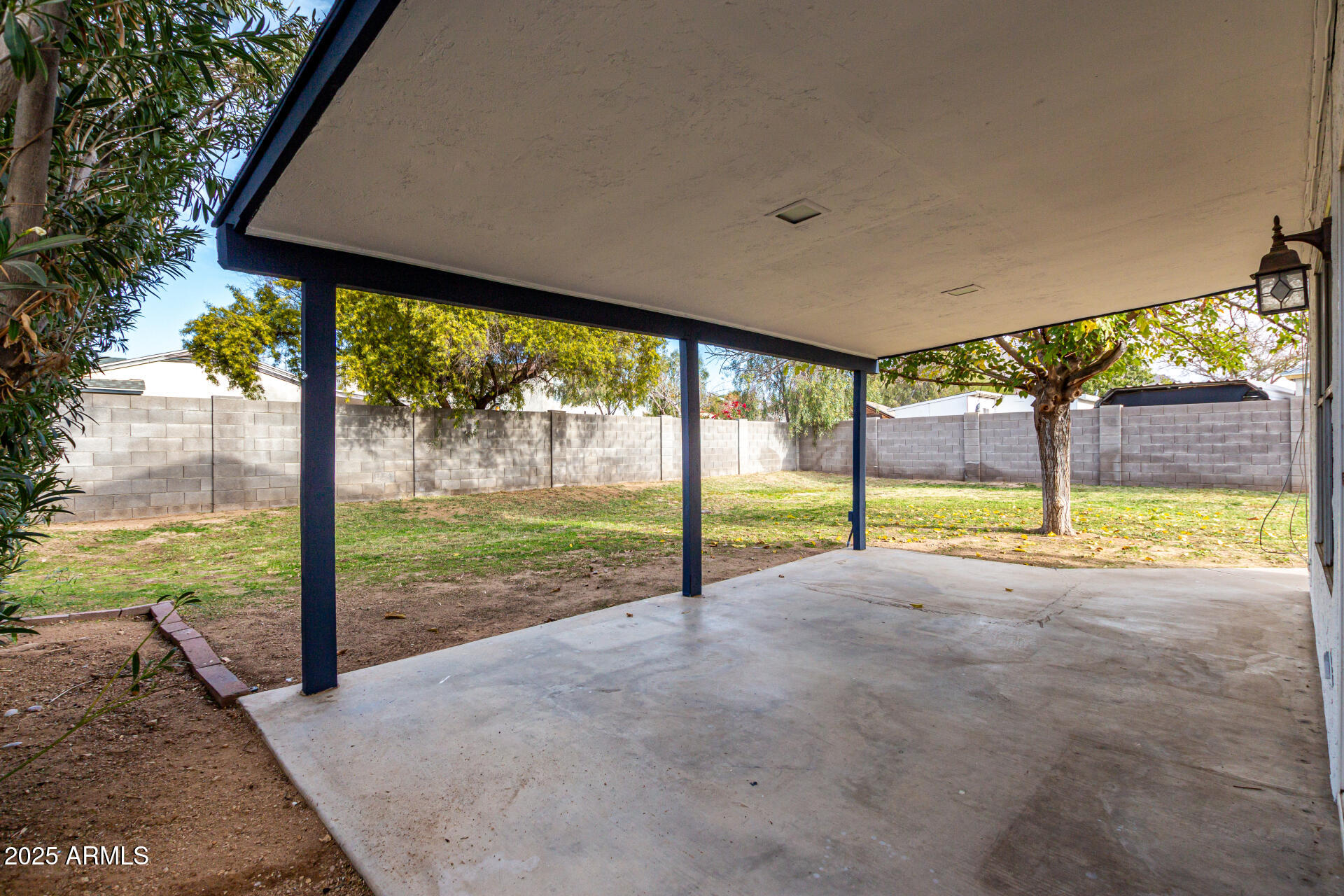 1506 E TOPEKA Drive