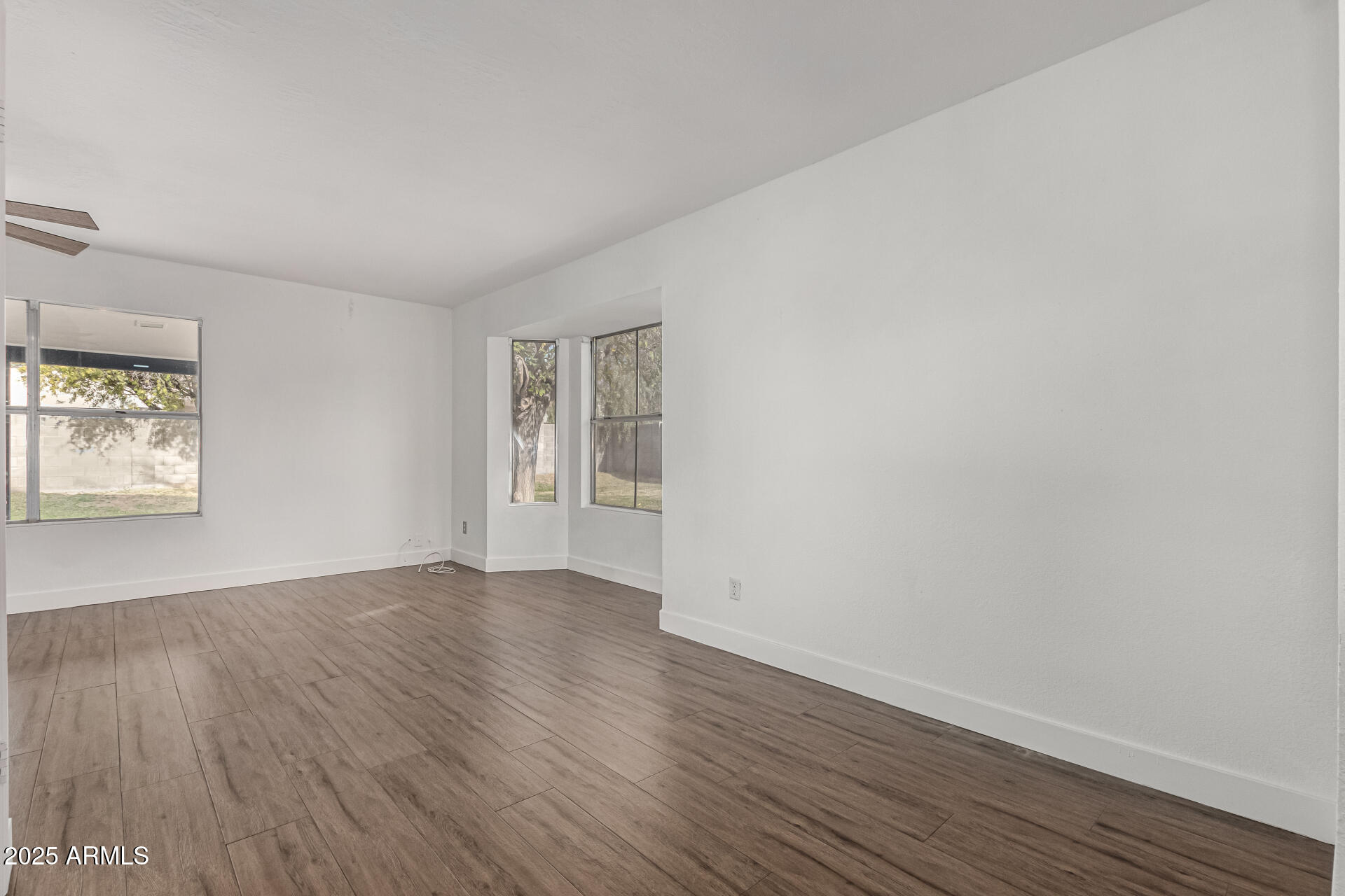 1506 E TOPEKA Drive