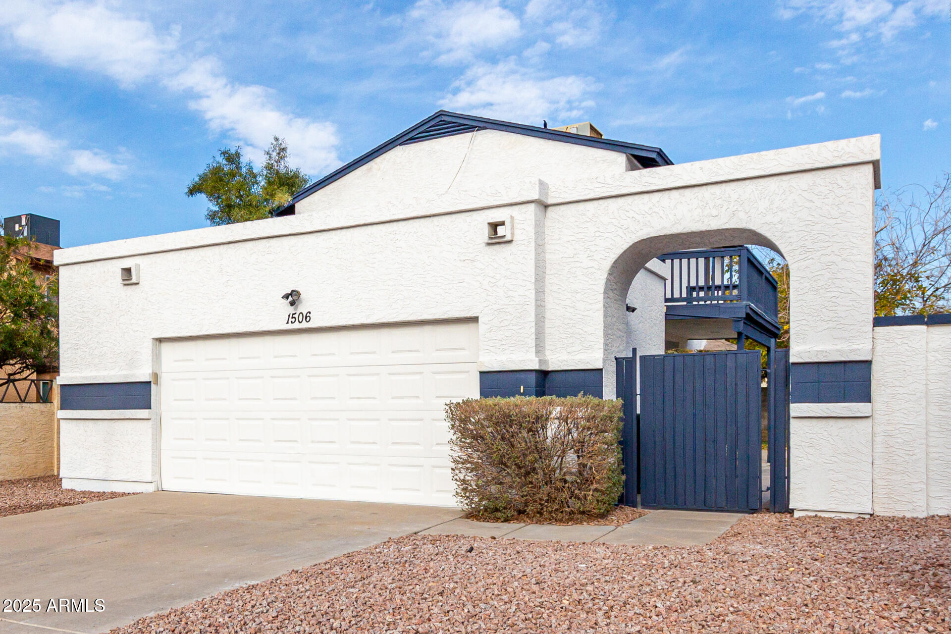 1506 E TOPEKA Drive