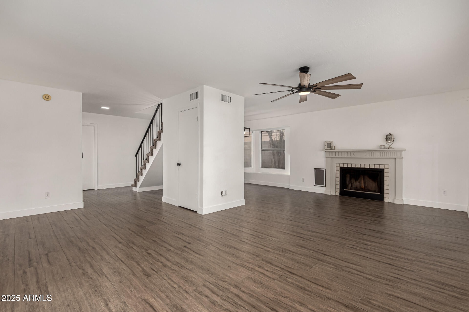 1506 E TOPEKA Drive