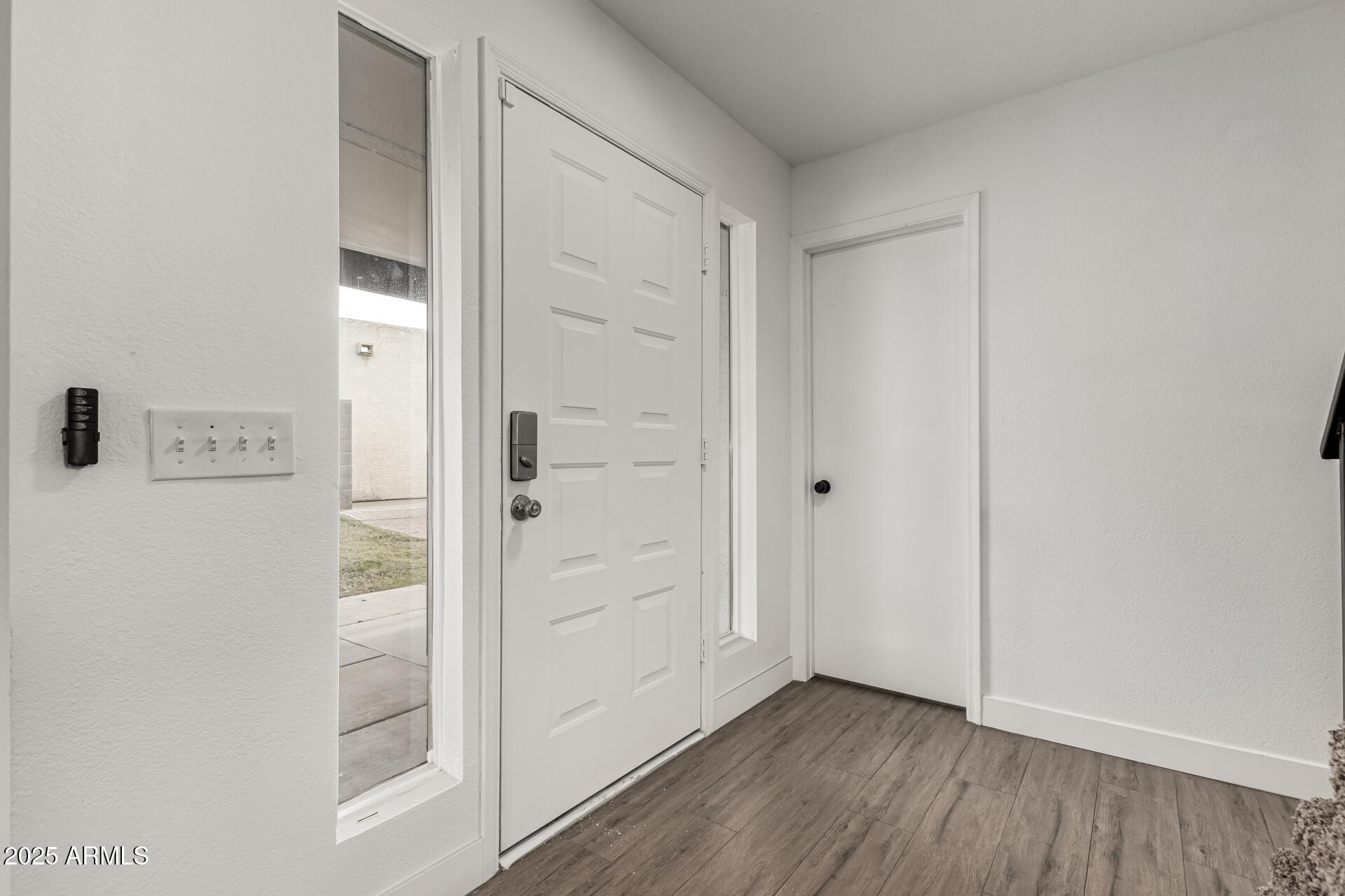 1506 E TOPEKA Drive