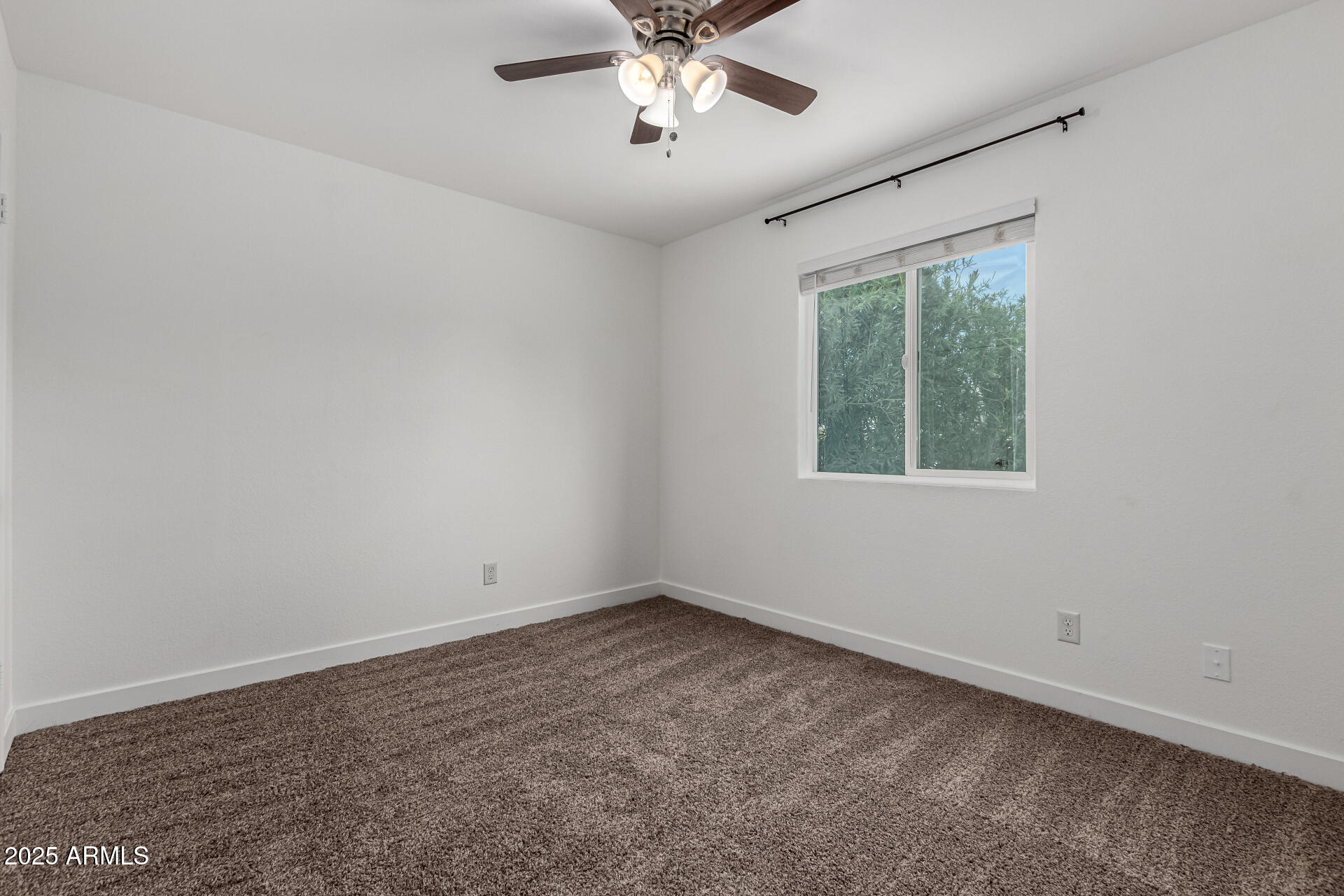 1506 E TOPEKA Drive