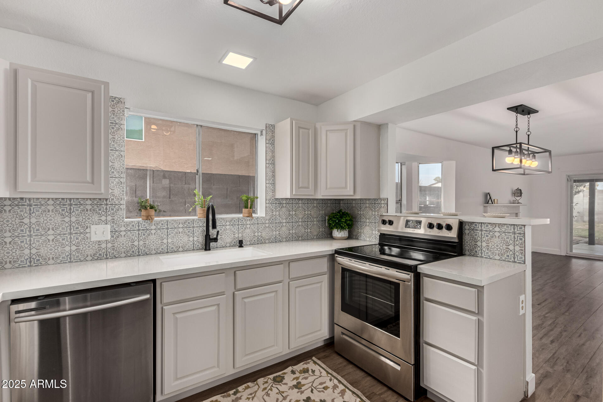 1506 E TOPEKA Drive