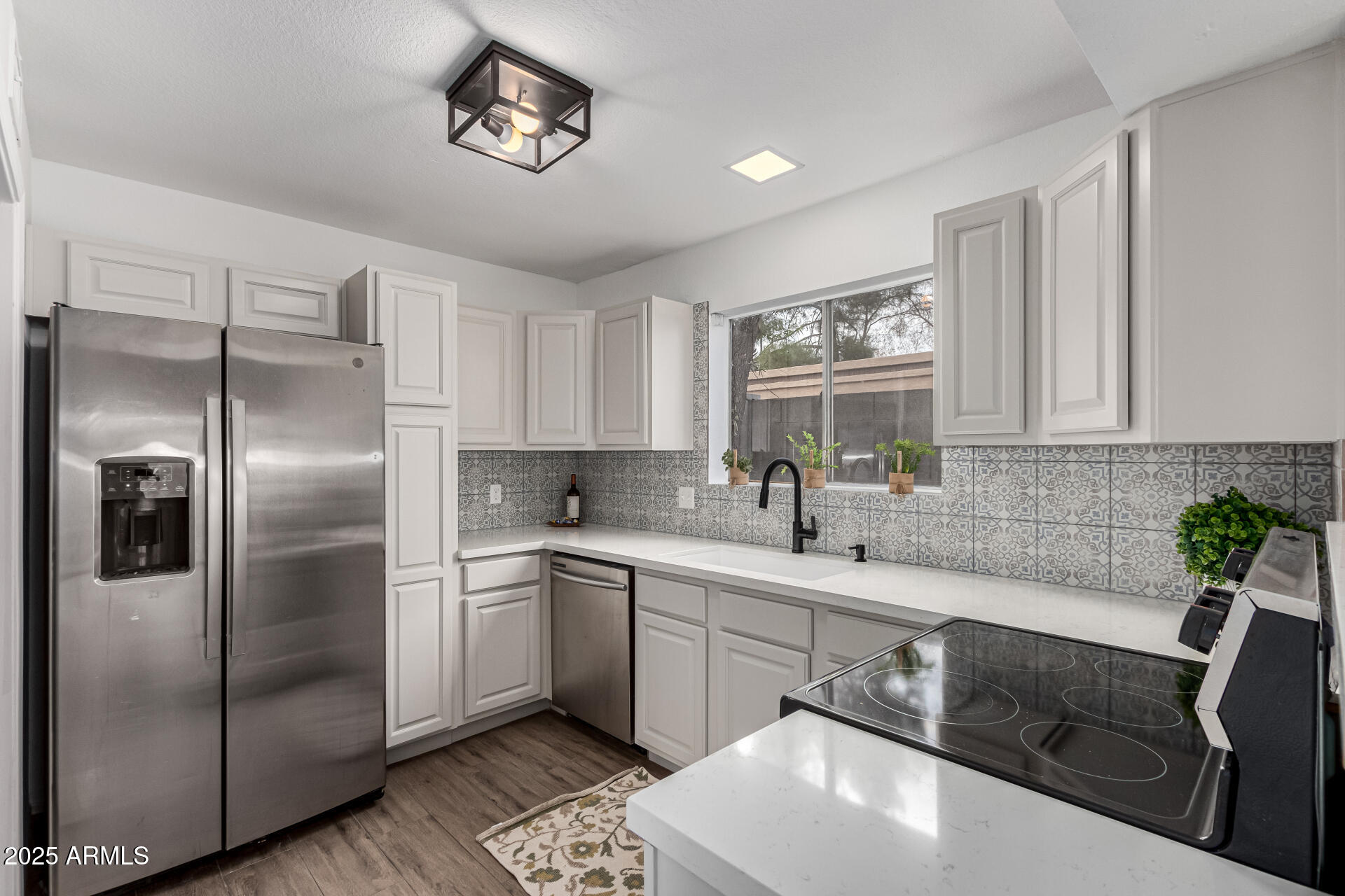 1506 E TOPEKA Drive