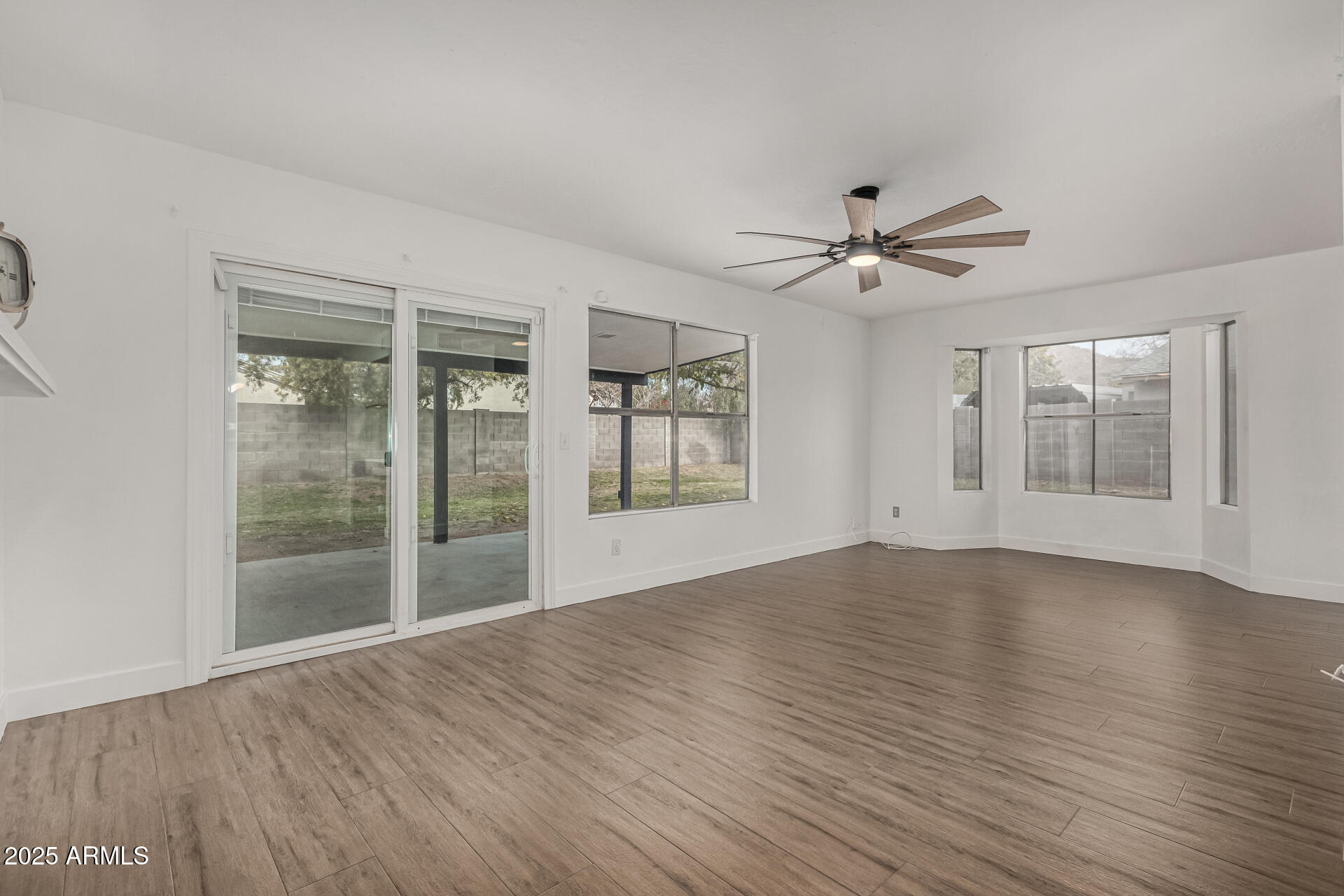 1506 E TOPEKA Drive