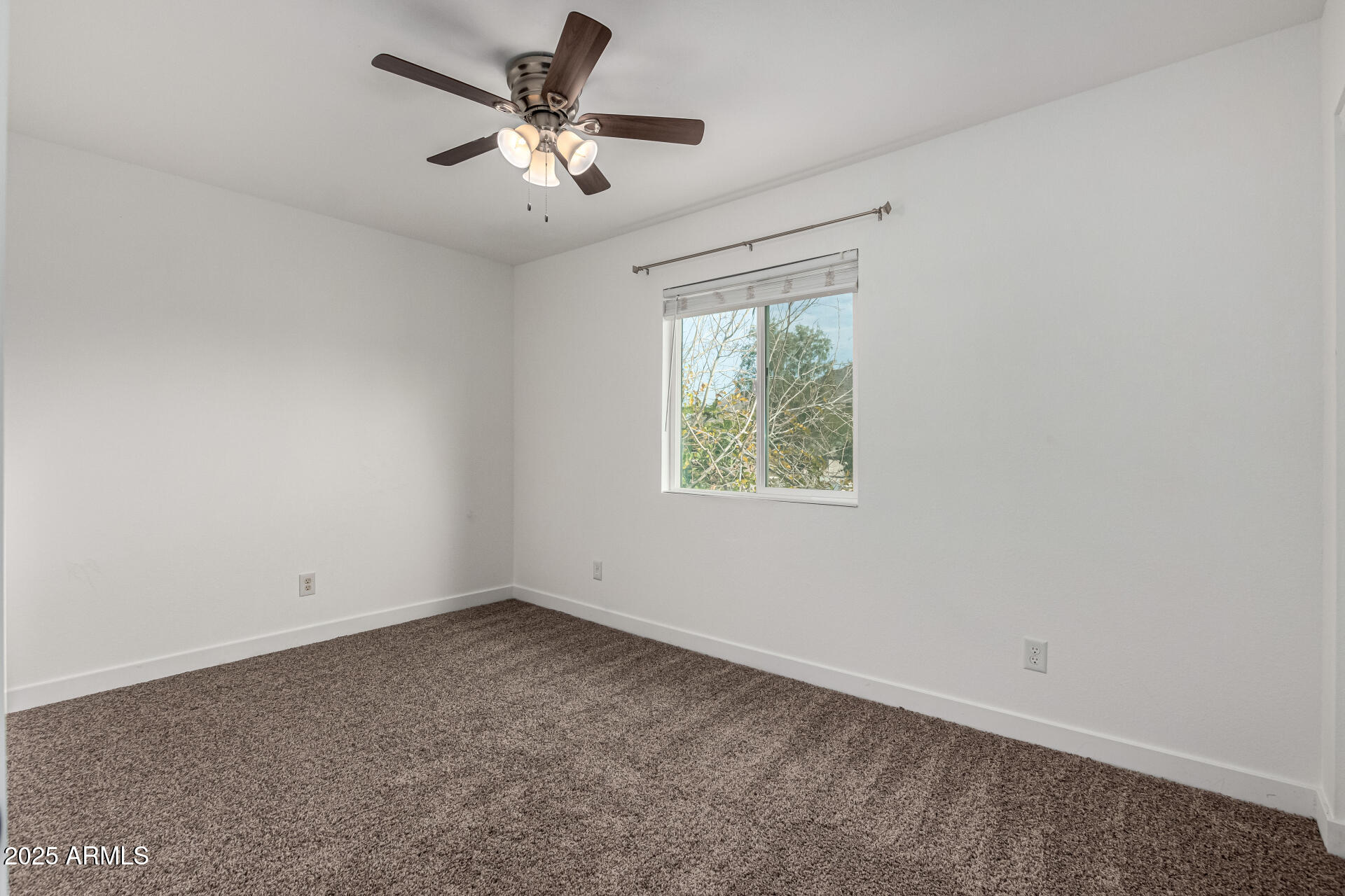 1506 E TOPEKA Drive