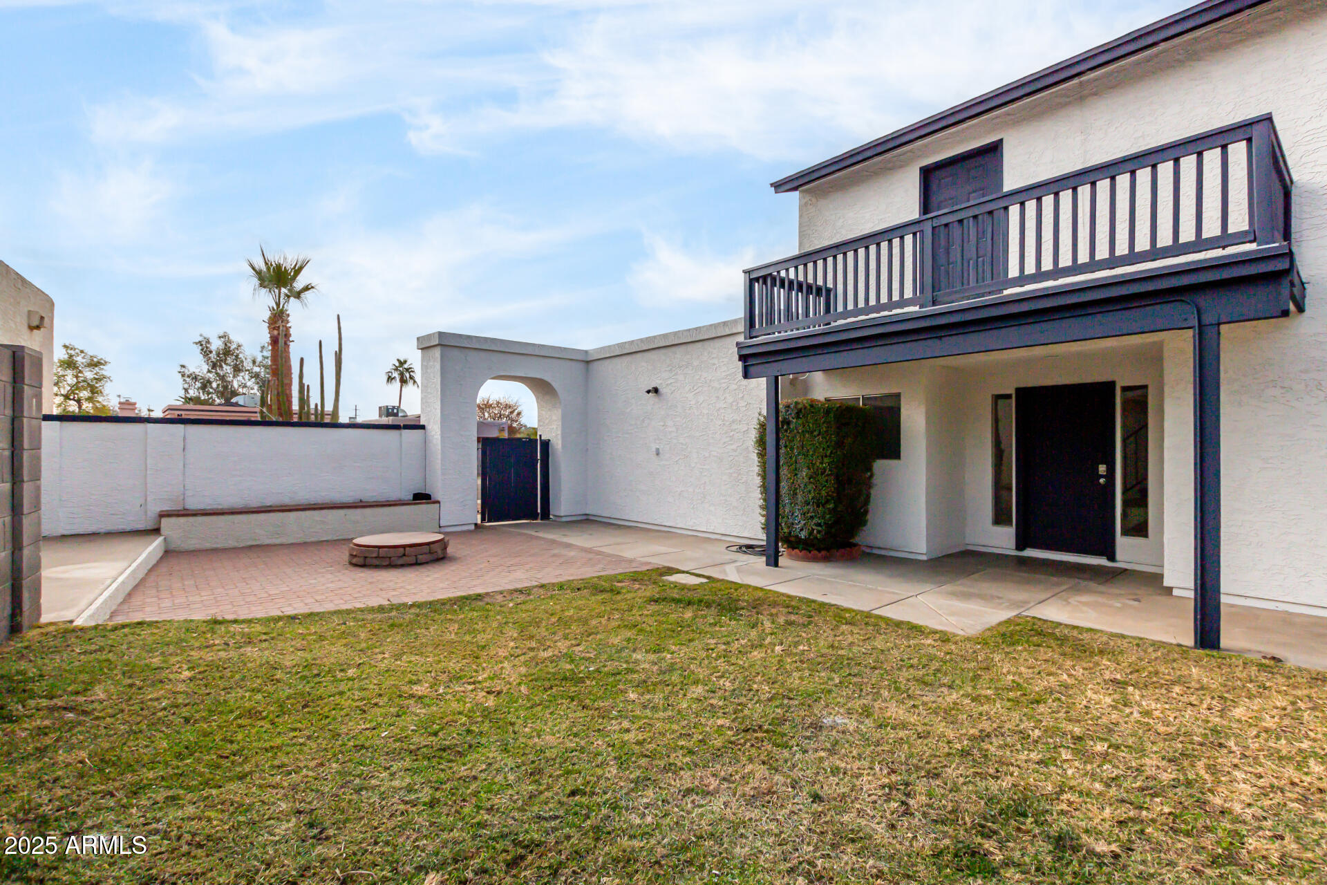 1506 E TOPEKA Drive