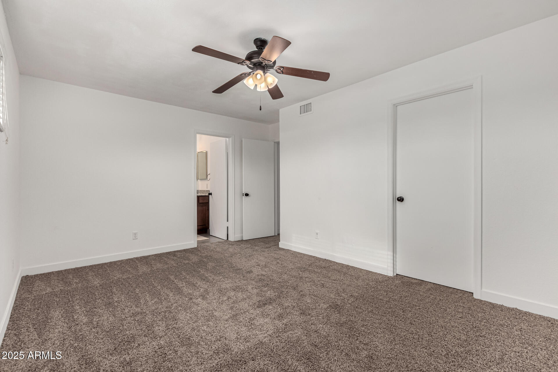 1506 E TOPEKA Drive