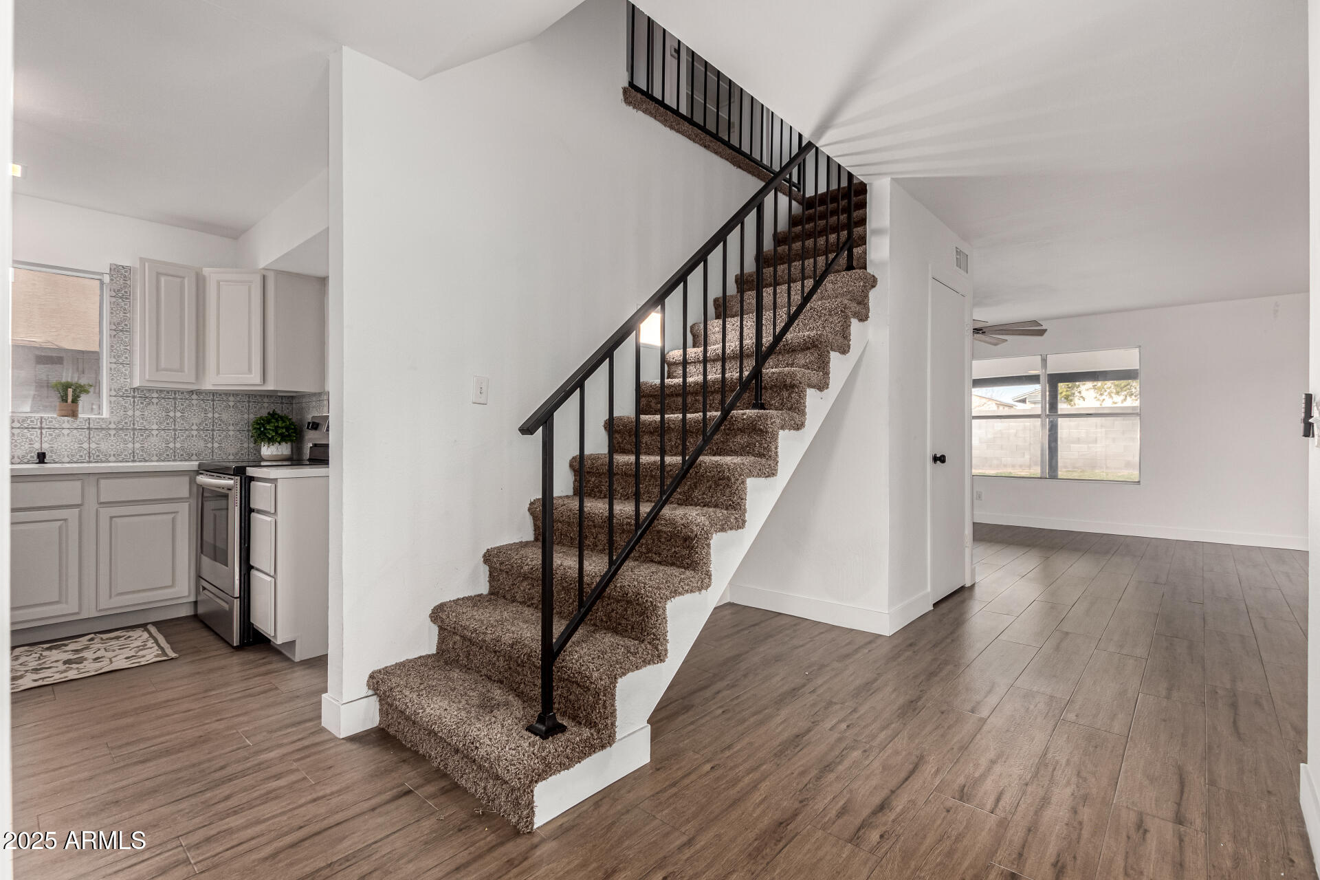 1506 E TOPEKA Drive
