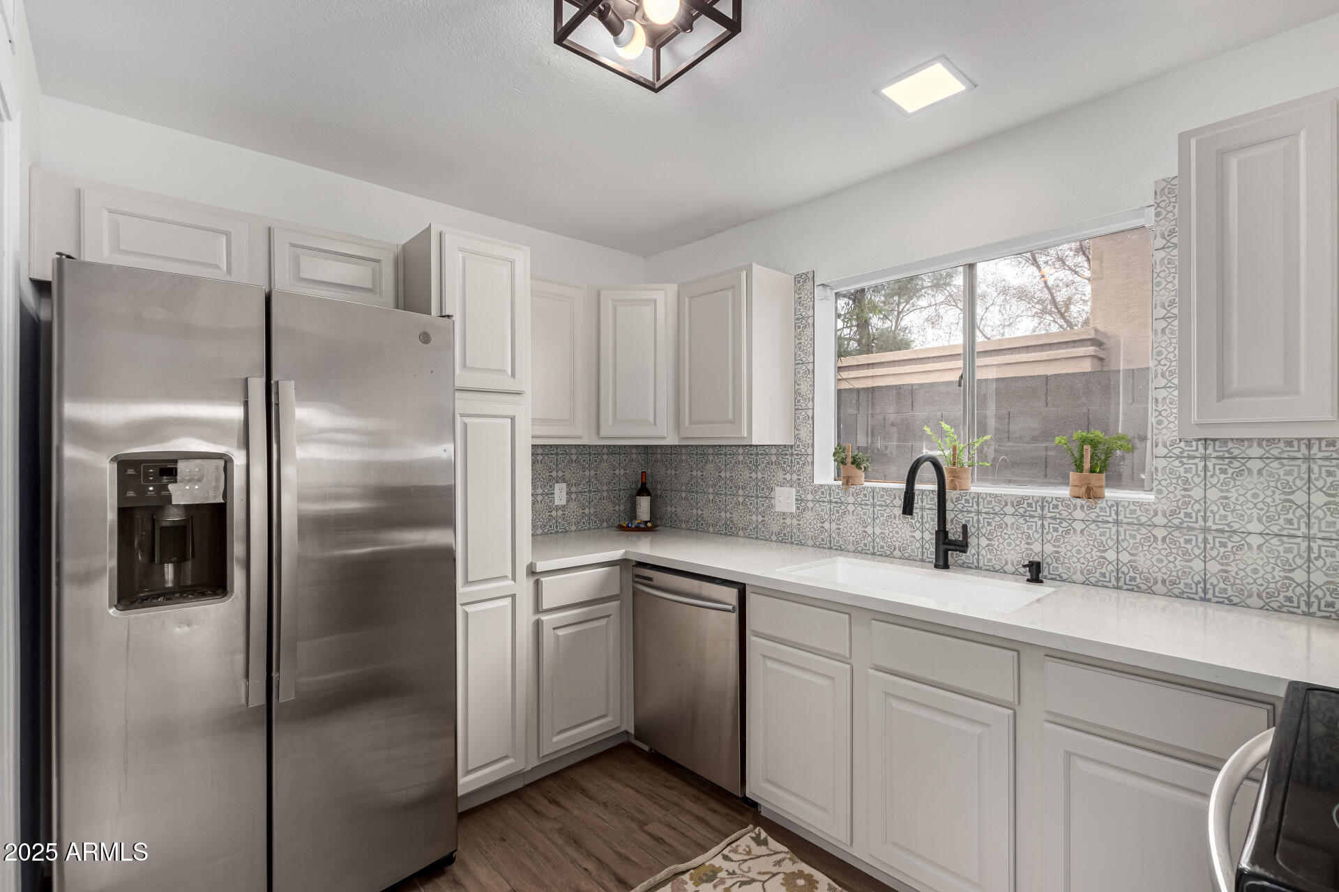 1506 E TOPEKA Drive
