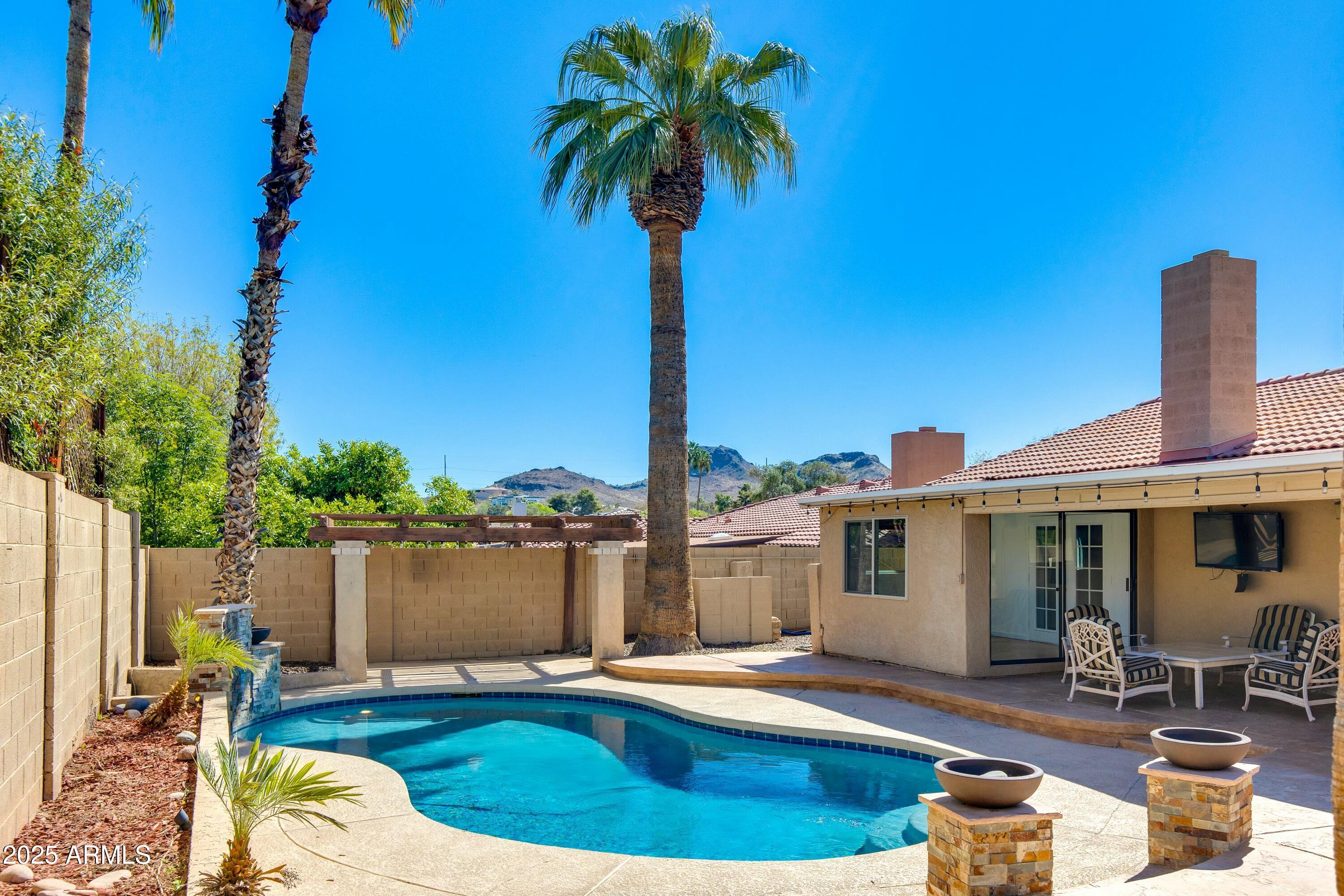 302 E CAROL ANN Way