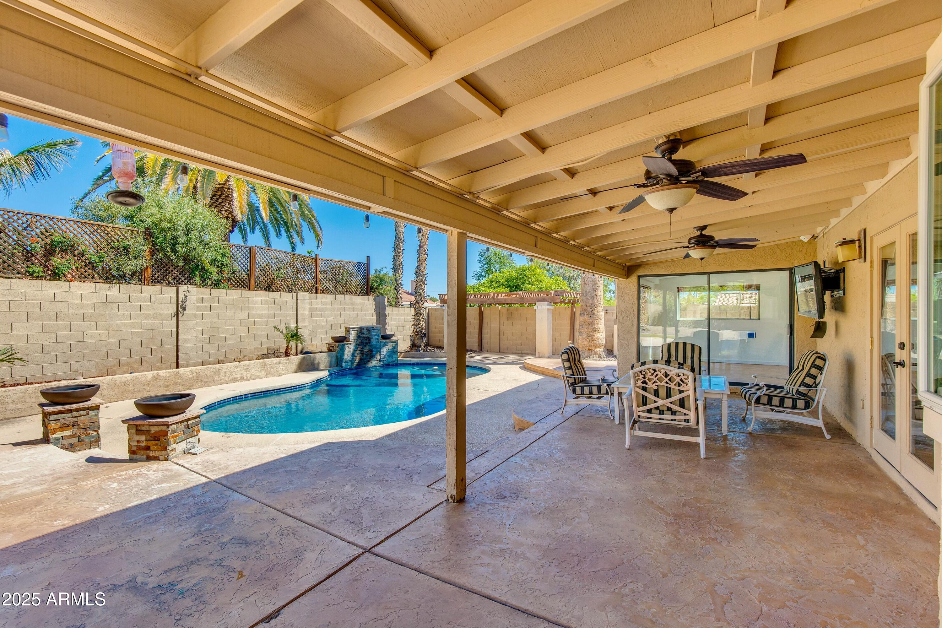 302 E CAROL ANN Way