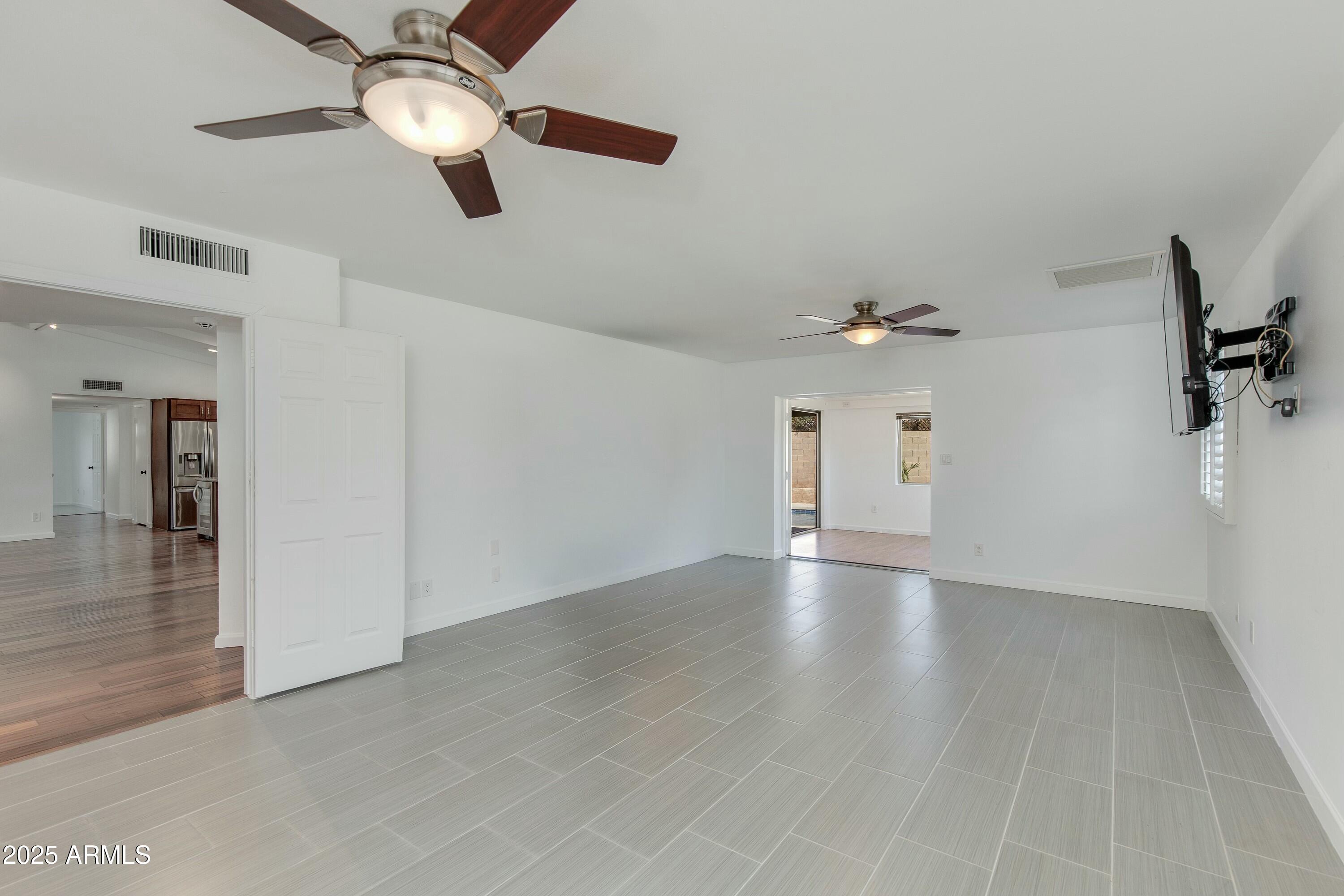 302 E CAROL ANN Way