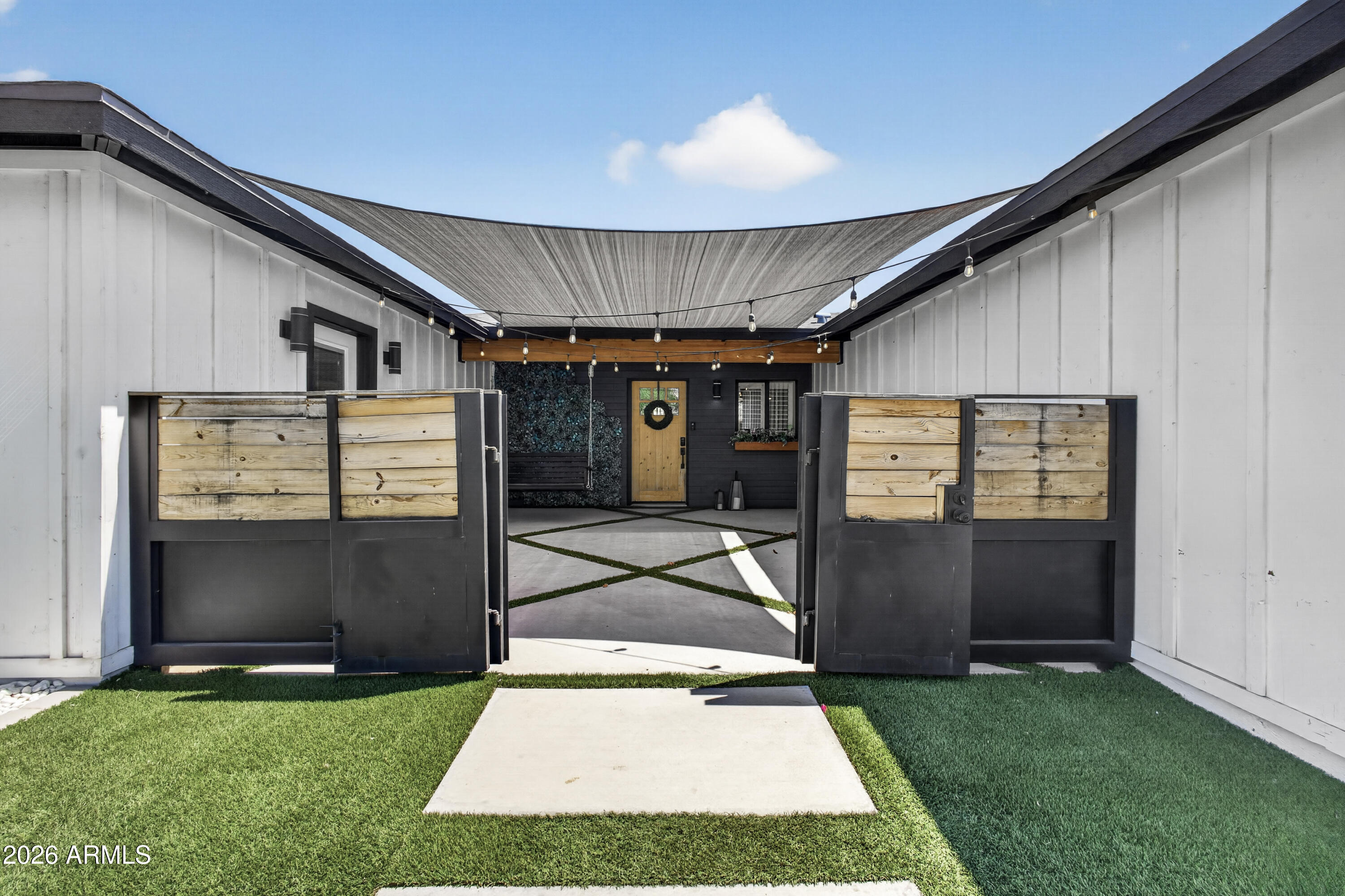 4329 E HUBBELL Street