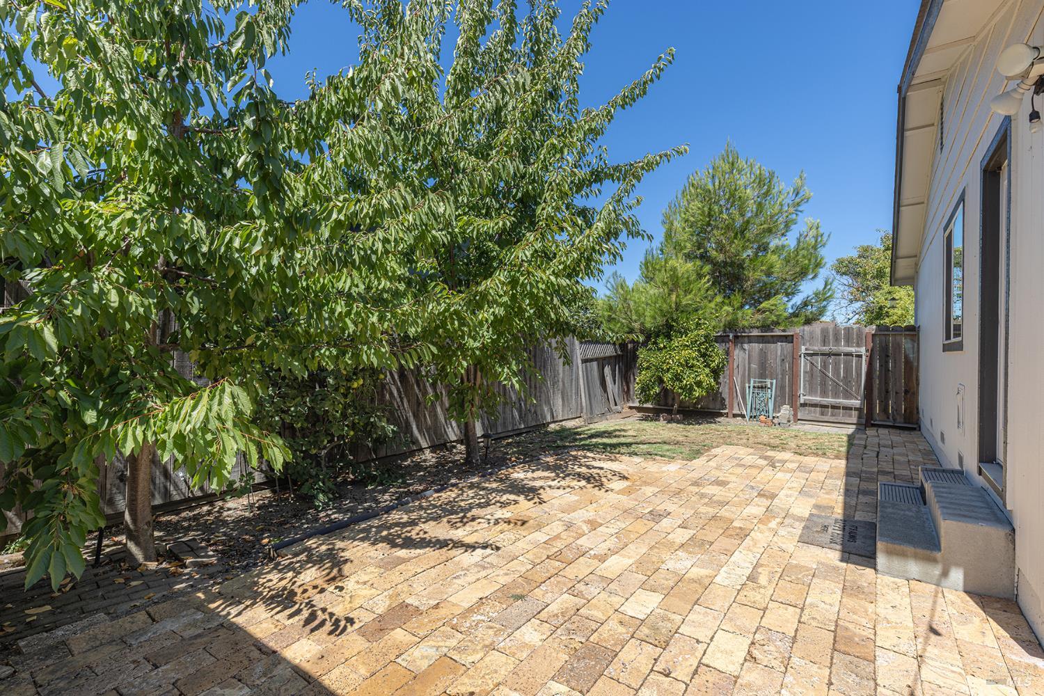 1538 Surrey Dr