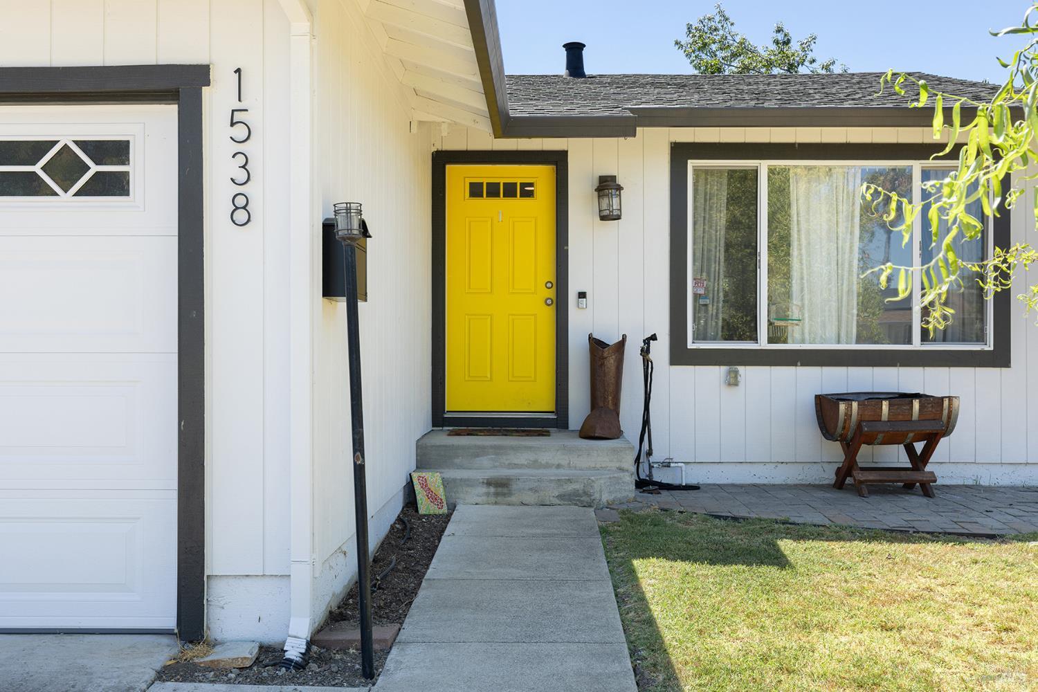 1538 Surrey Dr