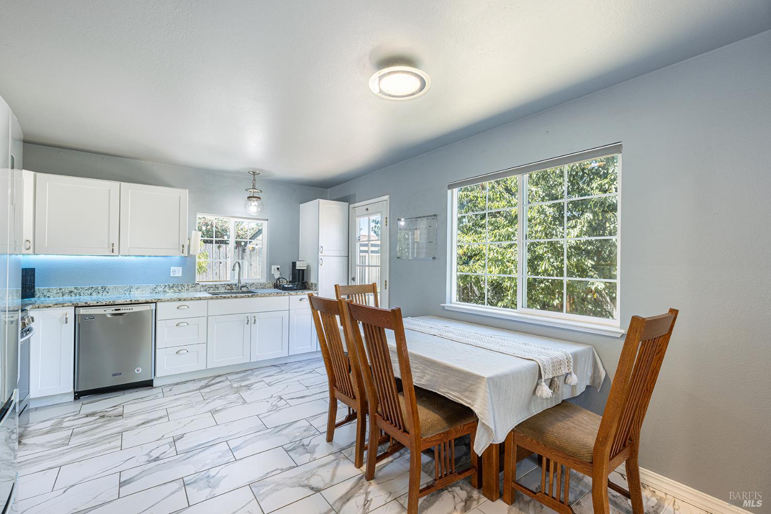 1538 Surrey Dr