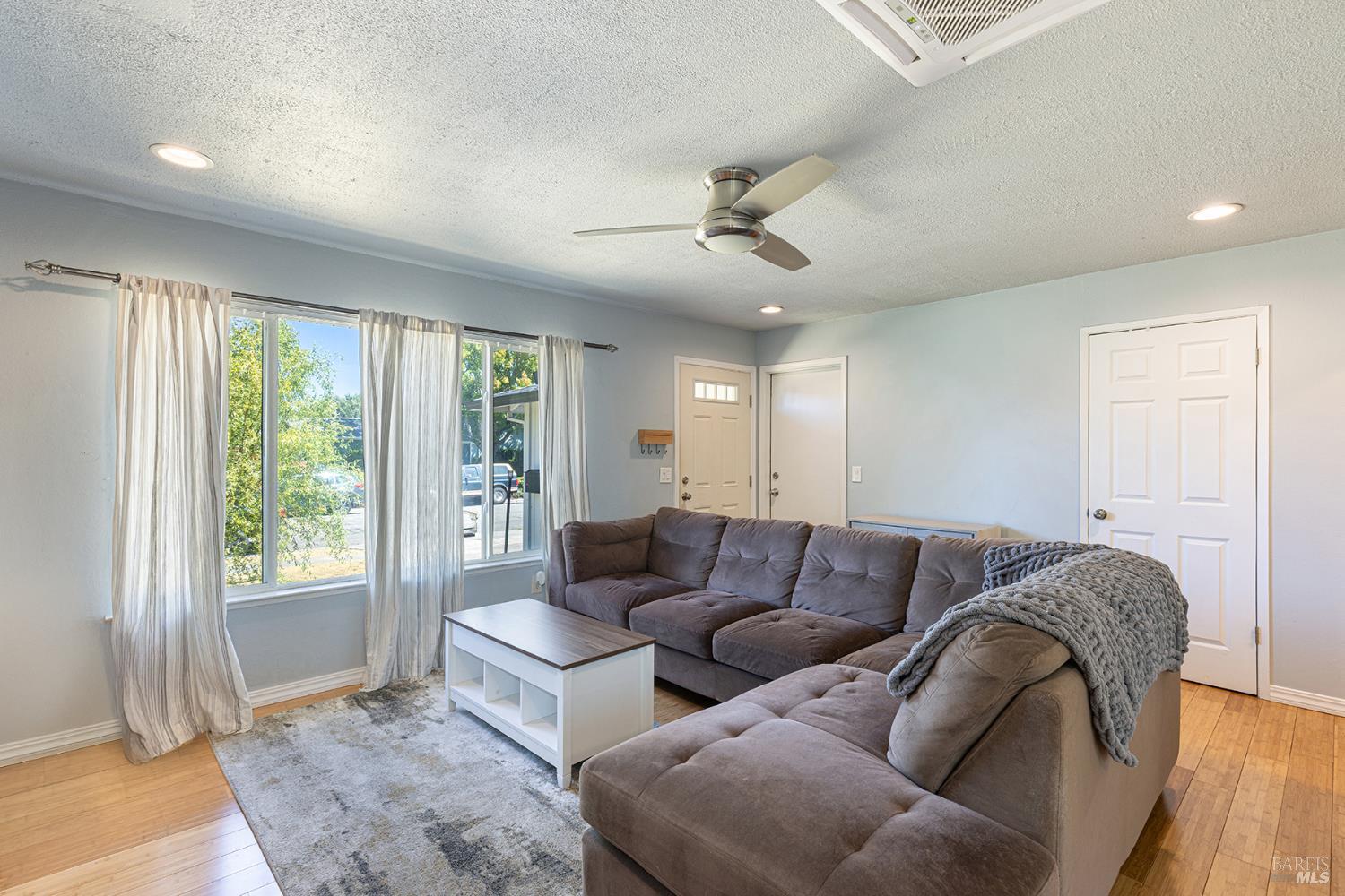 1538 Surrey Dr