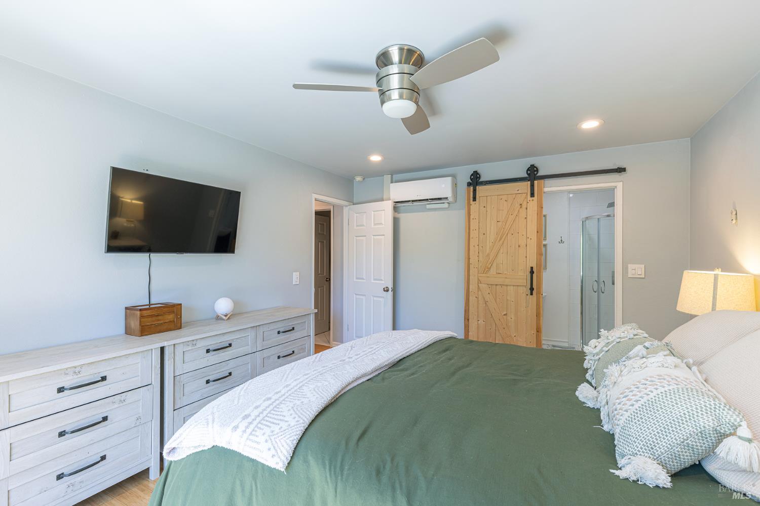 1538 Surrey Dr