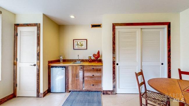 8100 Sonoma Mountain Rd