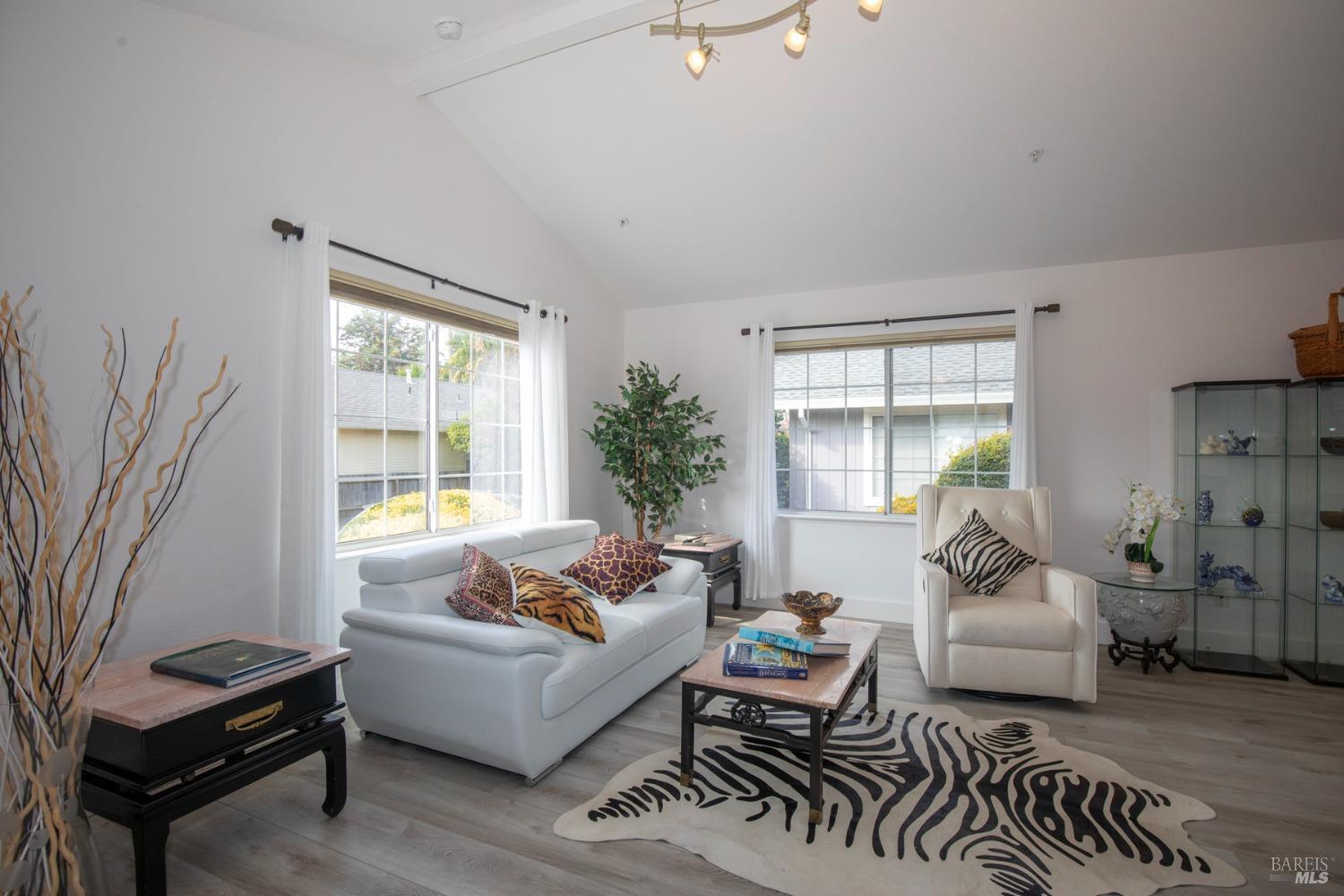 427-429 University St