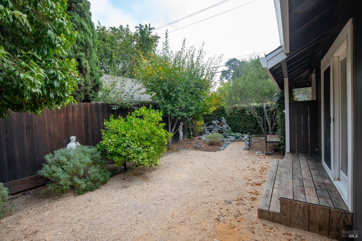 427-429 University St