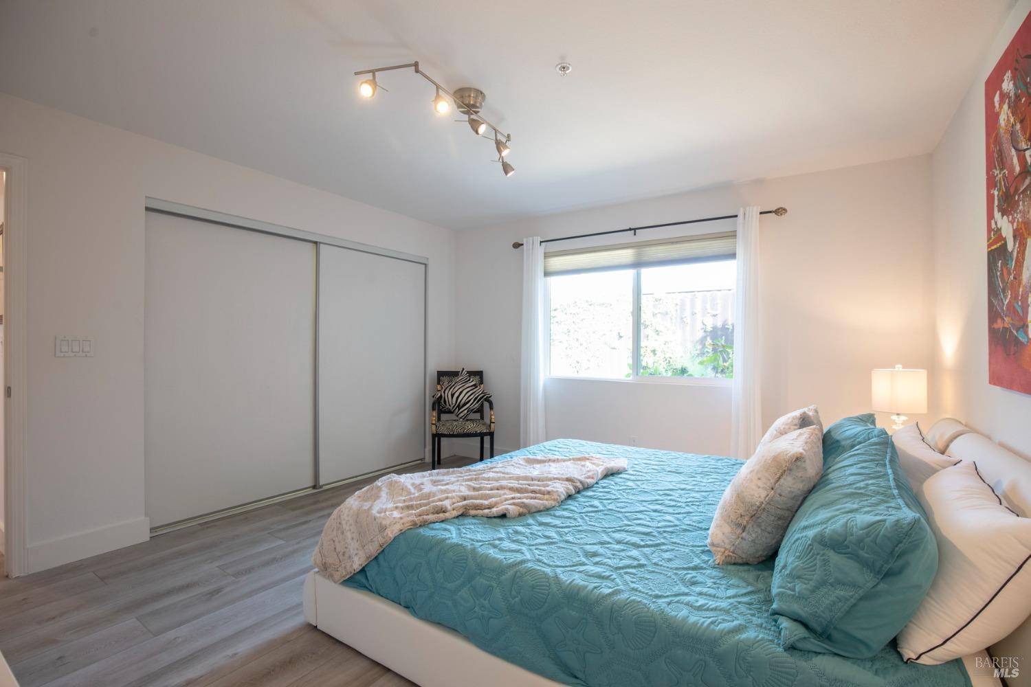 427-429 University St