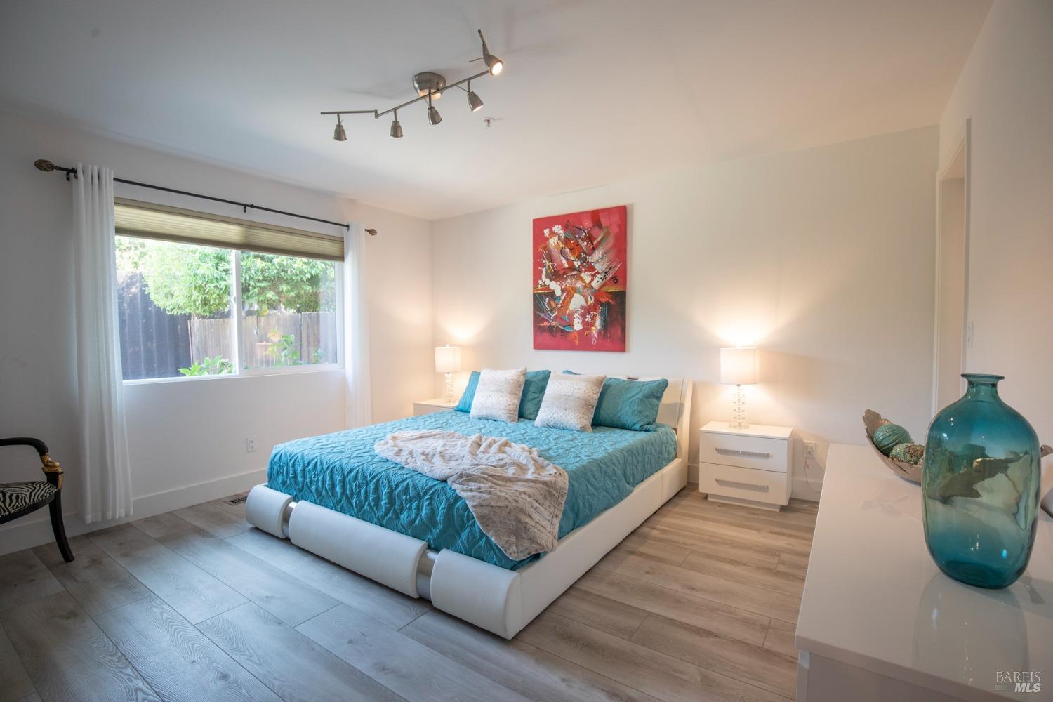 427-429 University St