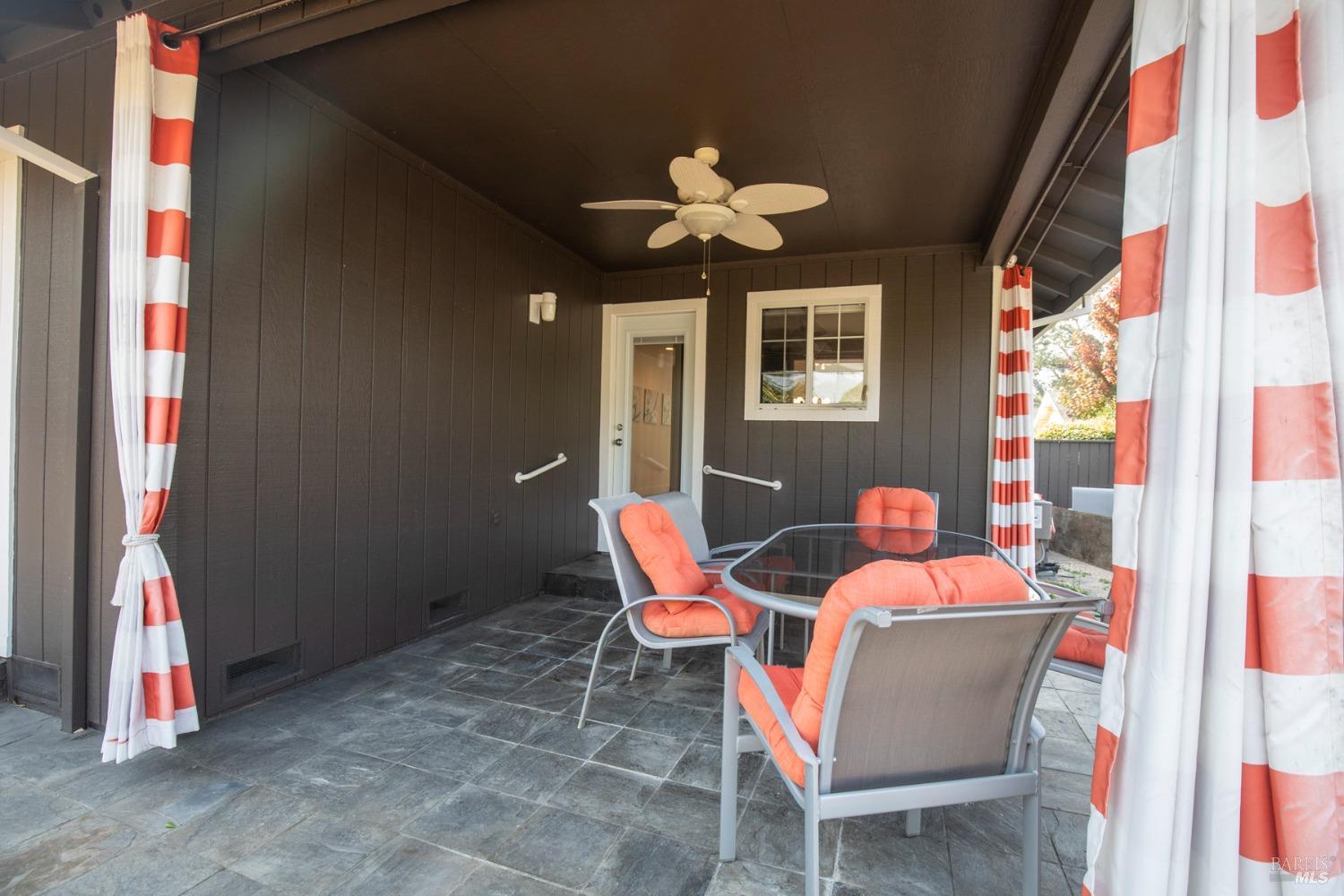 427-429 University St