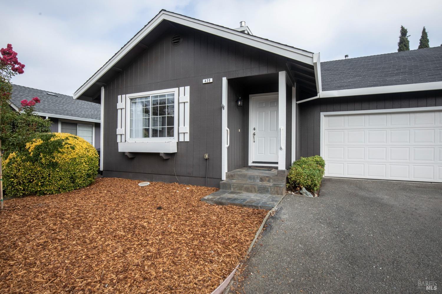 427-429 University St